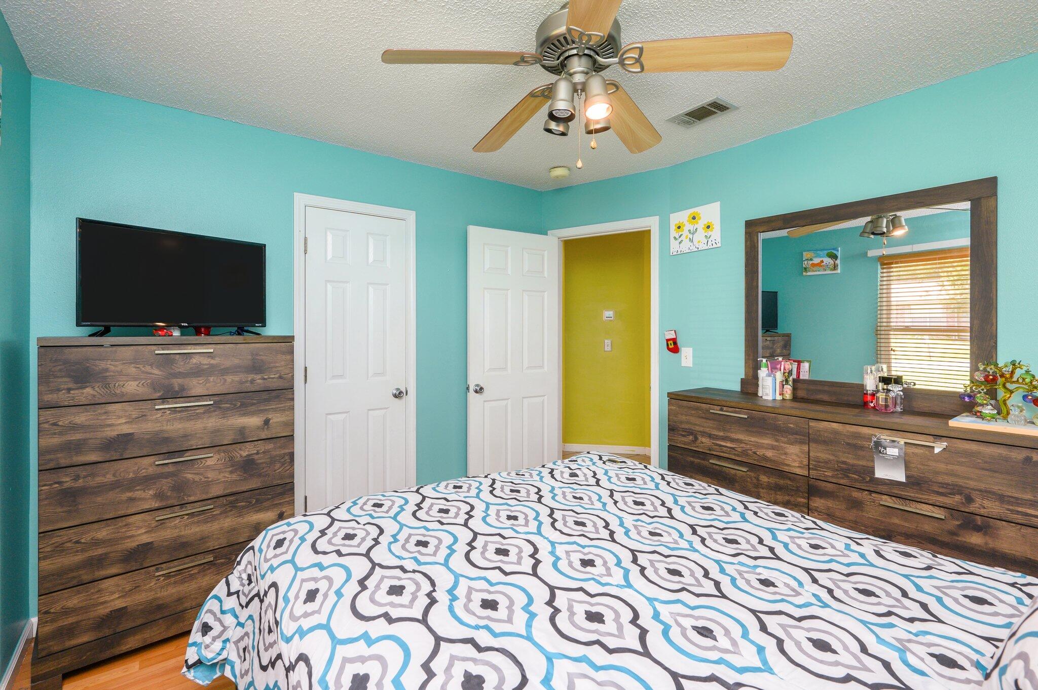 COUNTRYVIEW EST 7TH ADD - Residential Lease