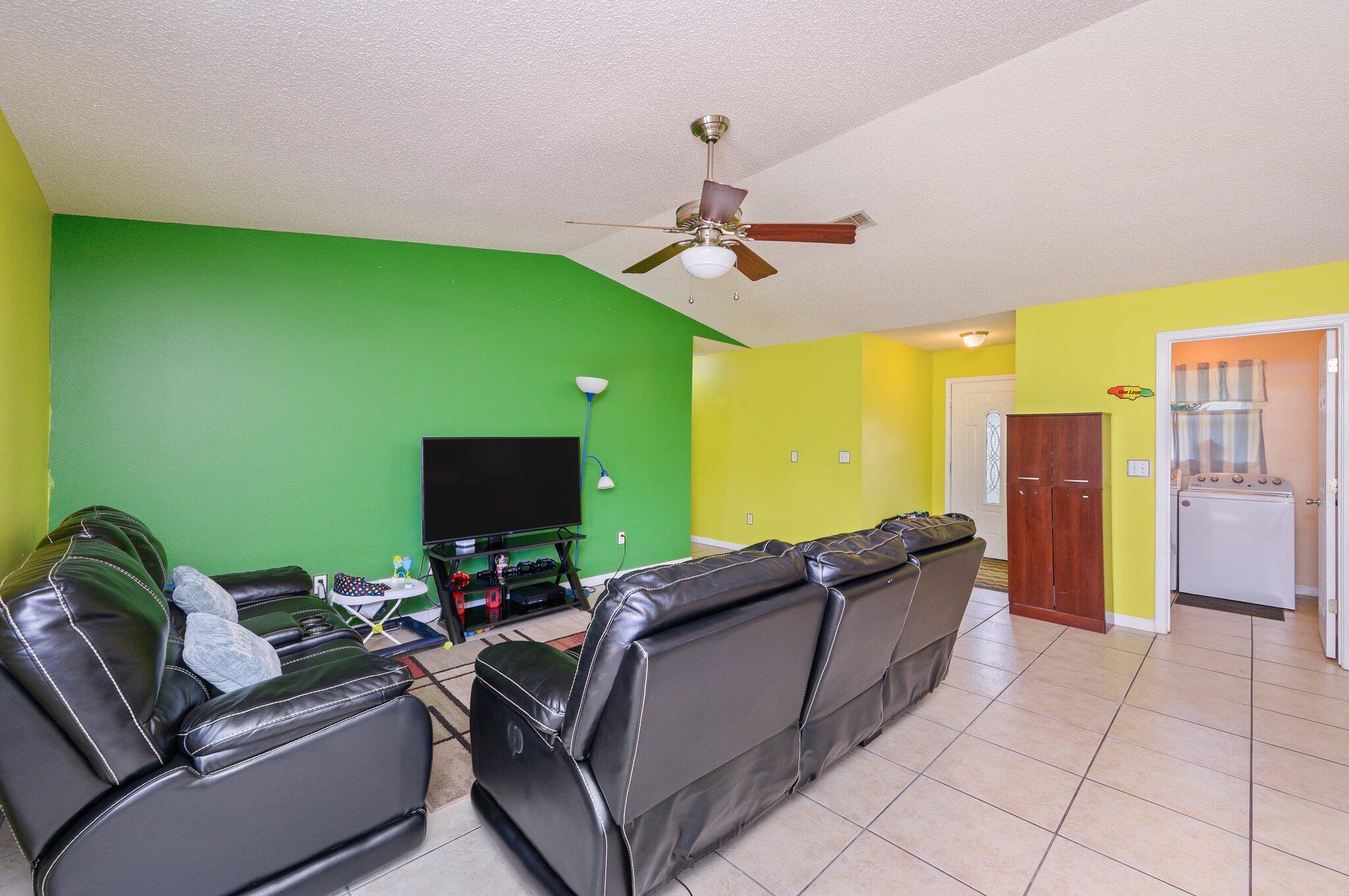 COUNTRYVIEW EST 7TH ADD - Residential Lease