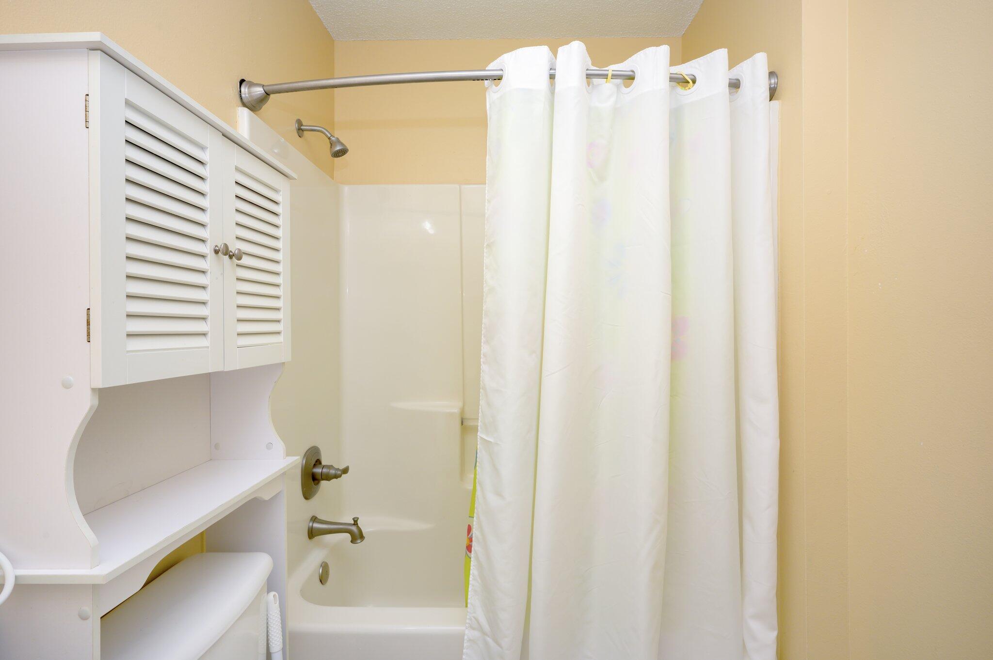 COUNTRYVIEW EST 7TH ADD - Residential Lease