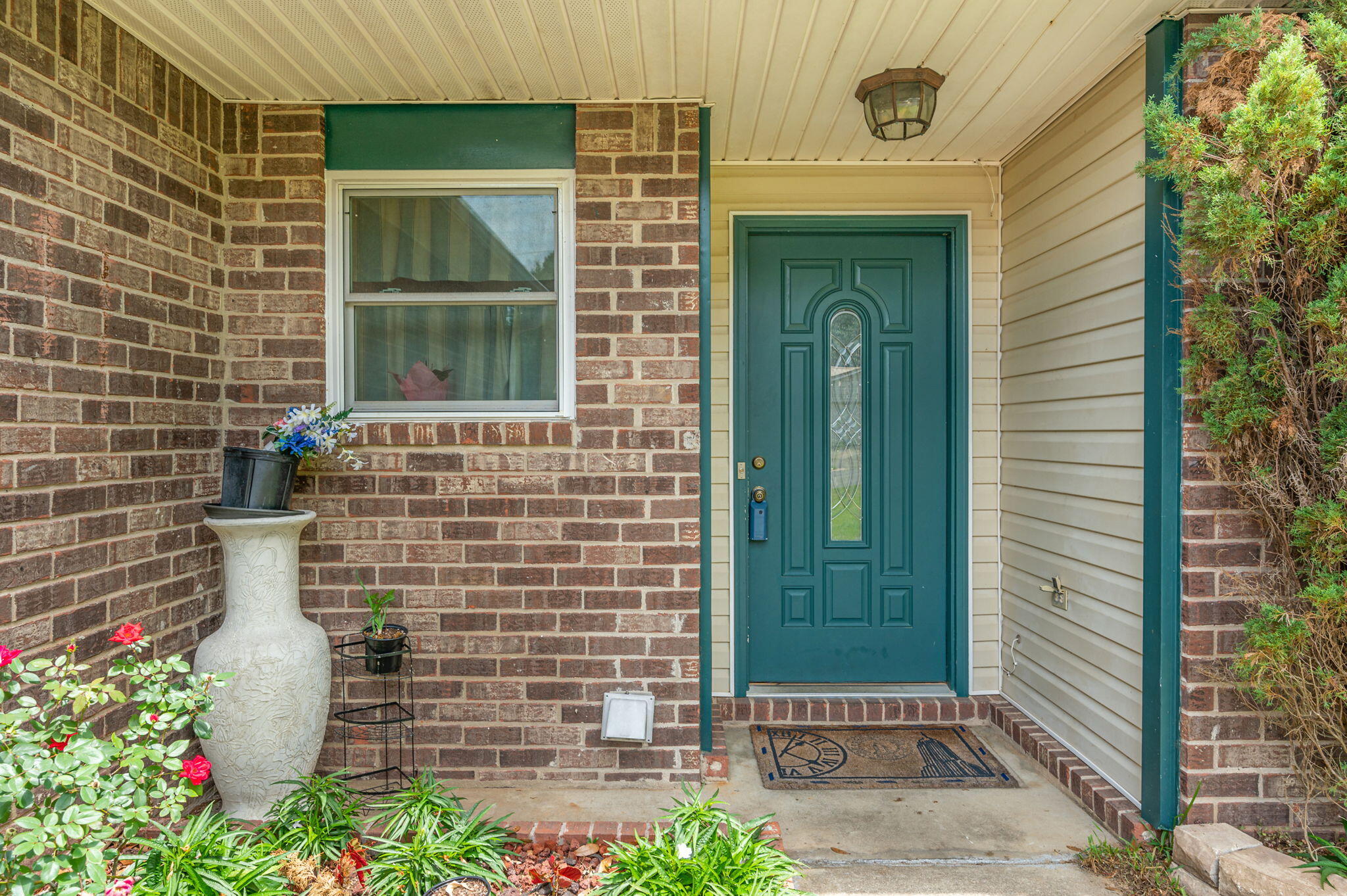 COUNTRYVIEW EST 7TH ADD - Residential Lease