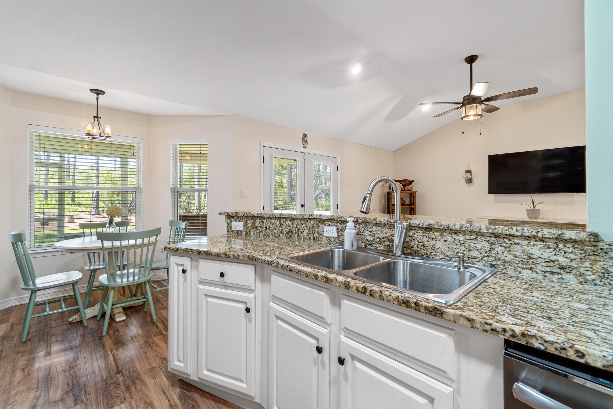 HOLLEY BY THE SEA - Residential