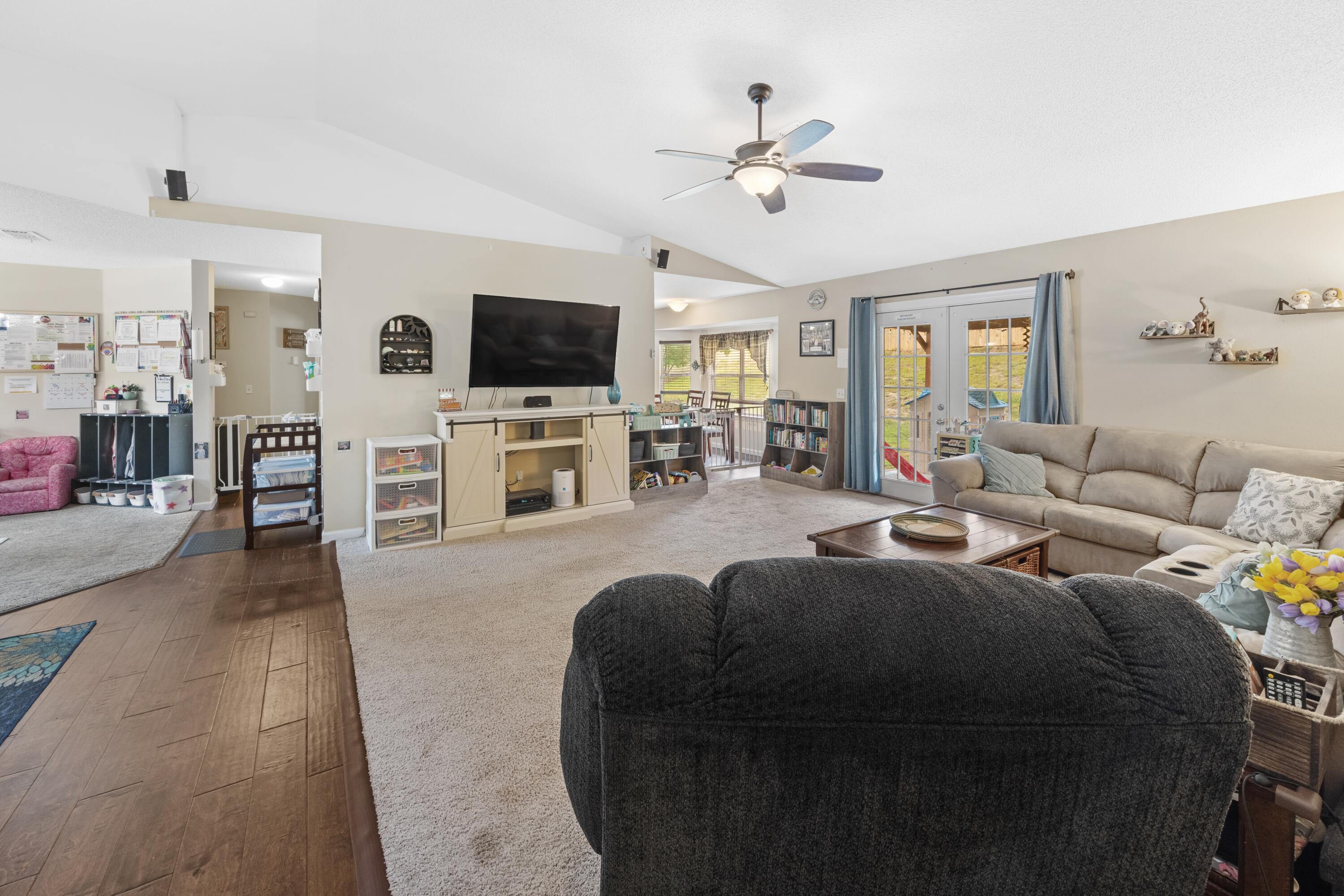 COUNTRYVIEW ESTATES 10TH ADDN - Residential
