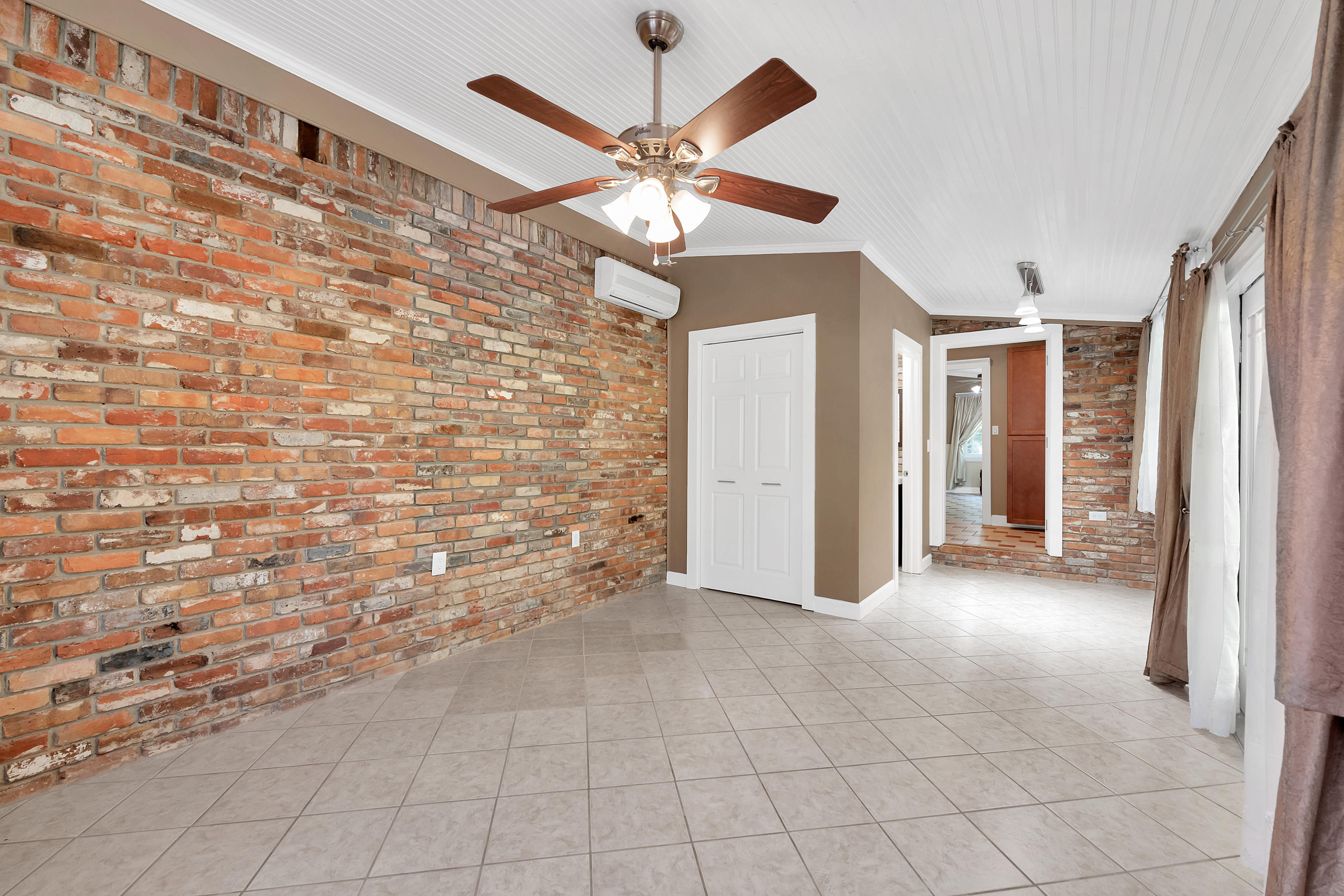 SPRINGHILL S/D LOT 23 - Residential