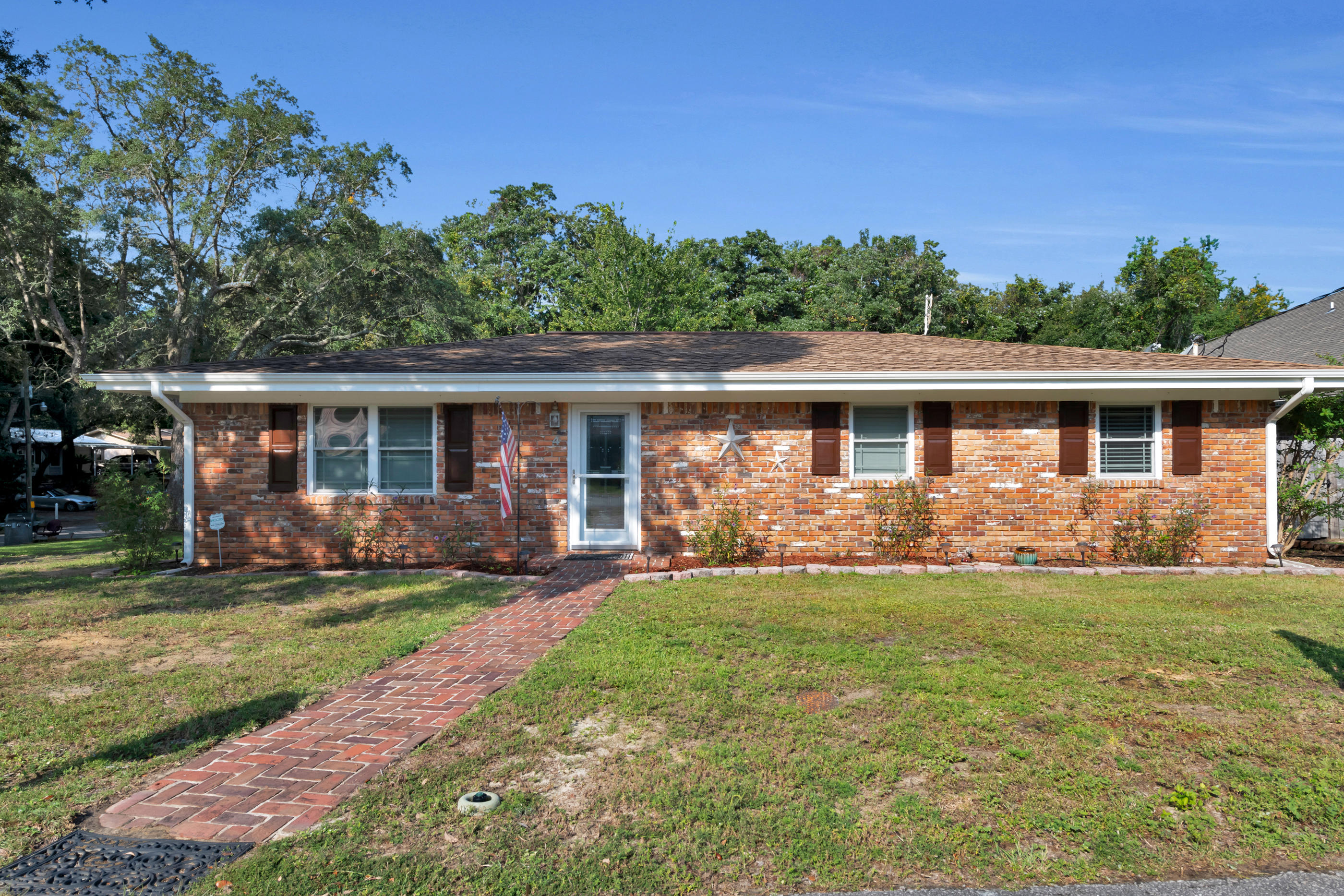 SPRINGHILL S/D LOT 23 - Residential