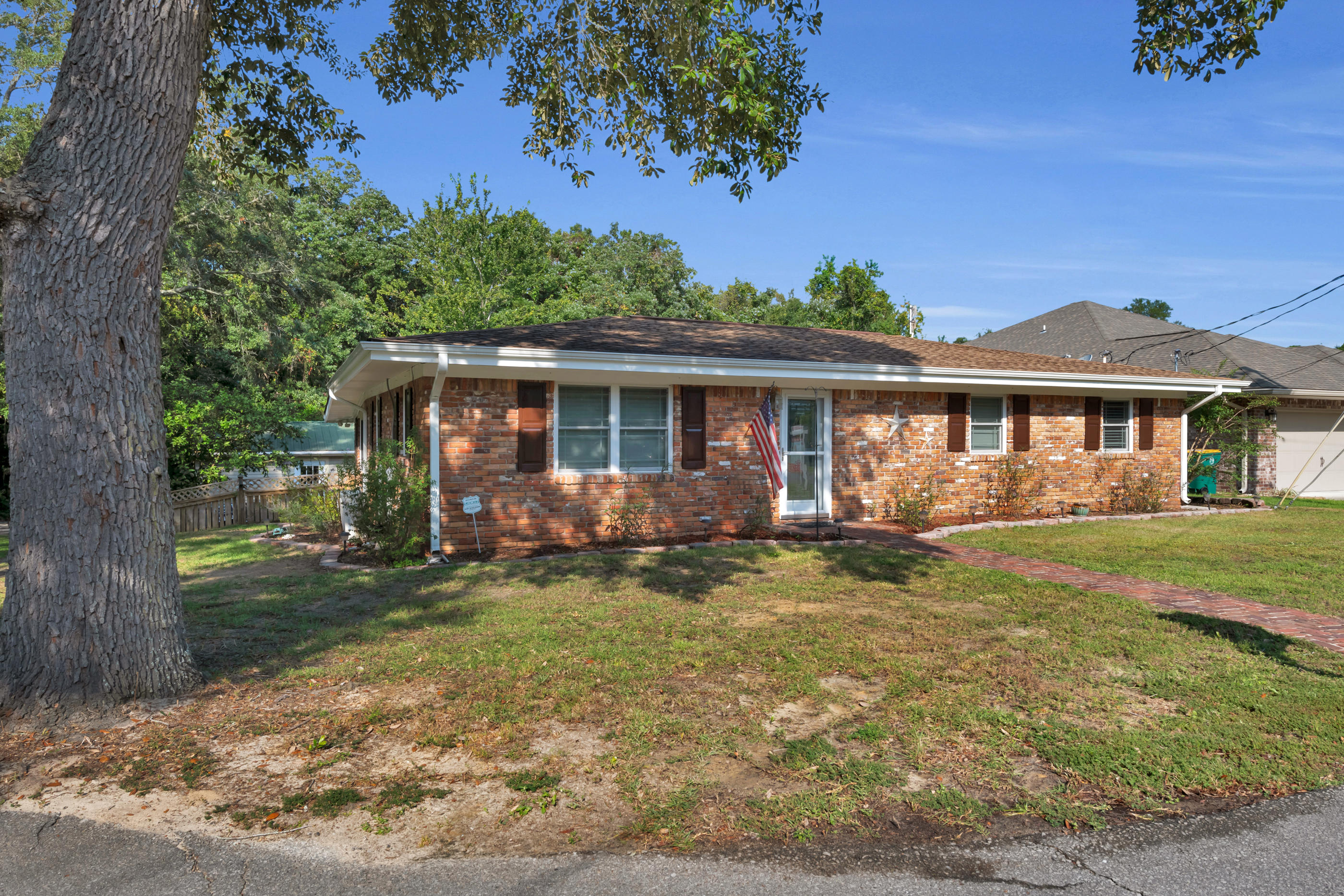 SPRINGHILL S/D LOT 23 - Residential