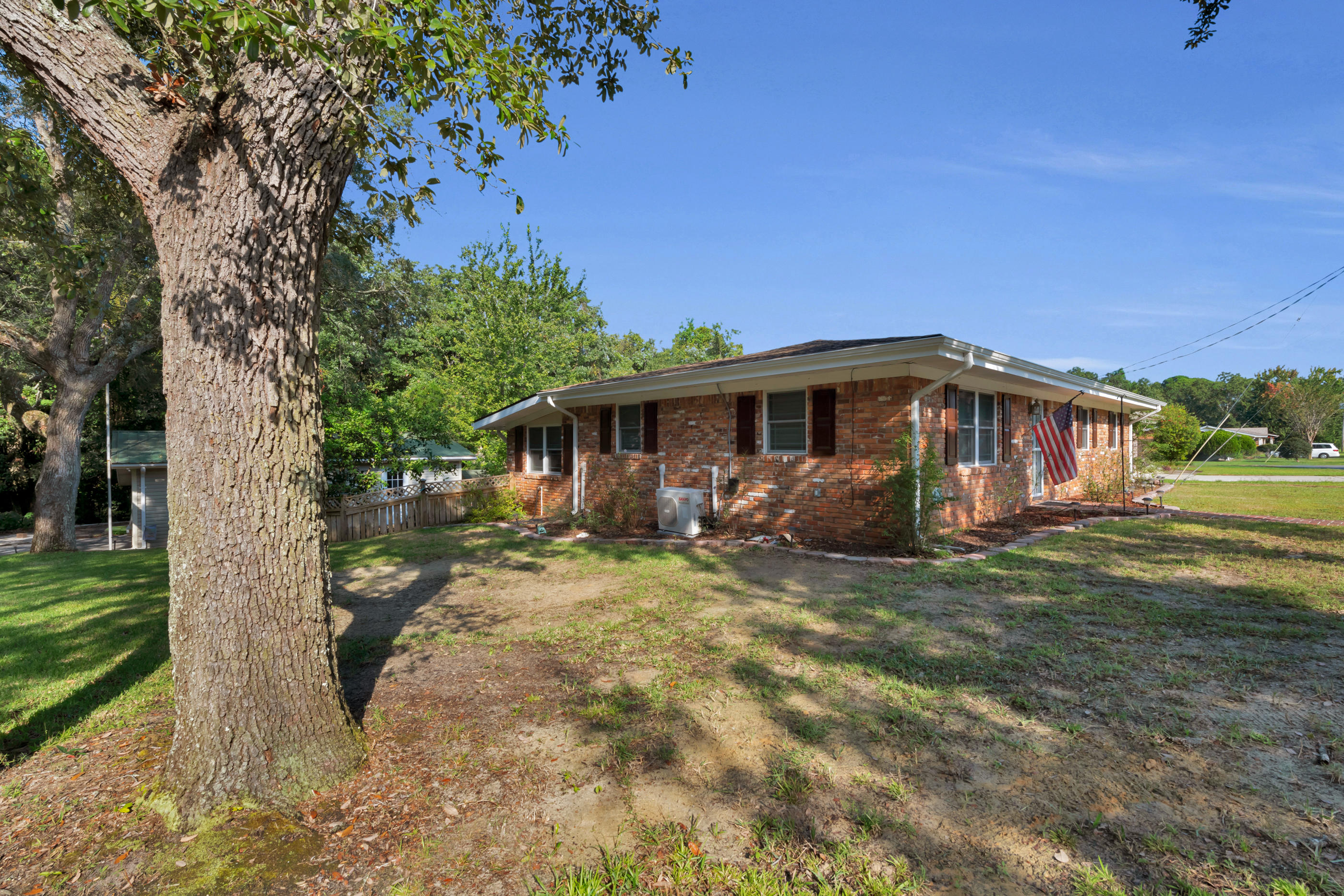 SPRINGHILL S/D LOT 23 - Residential