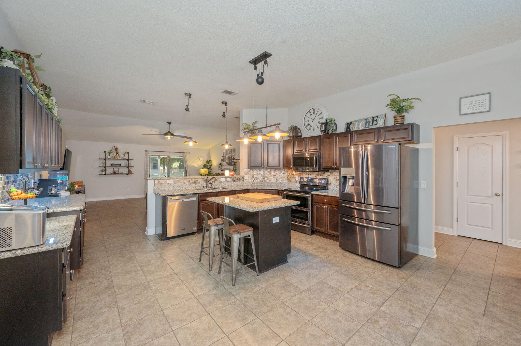 SILVER SPRINGS EST - Residential