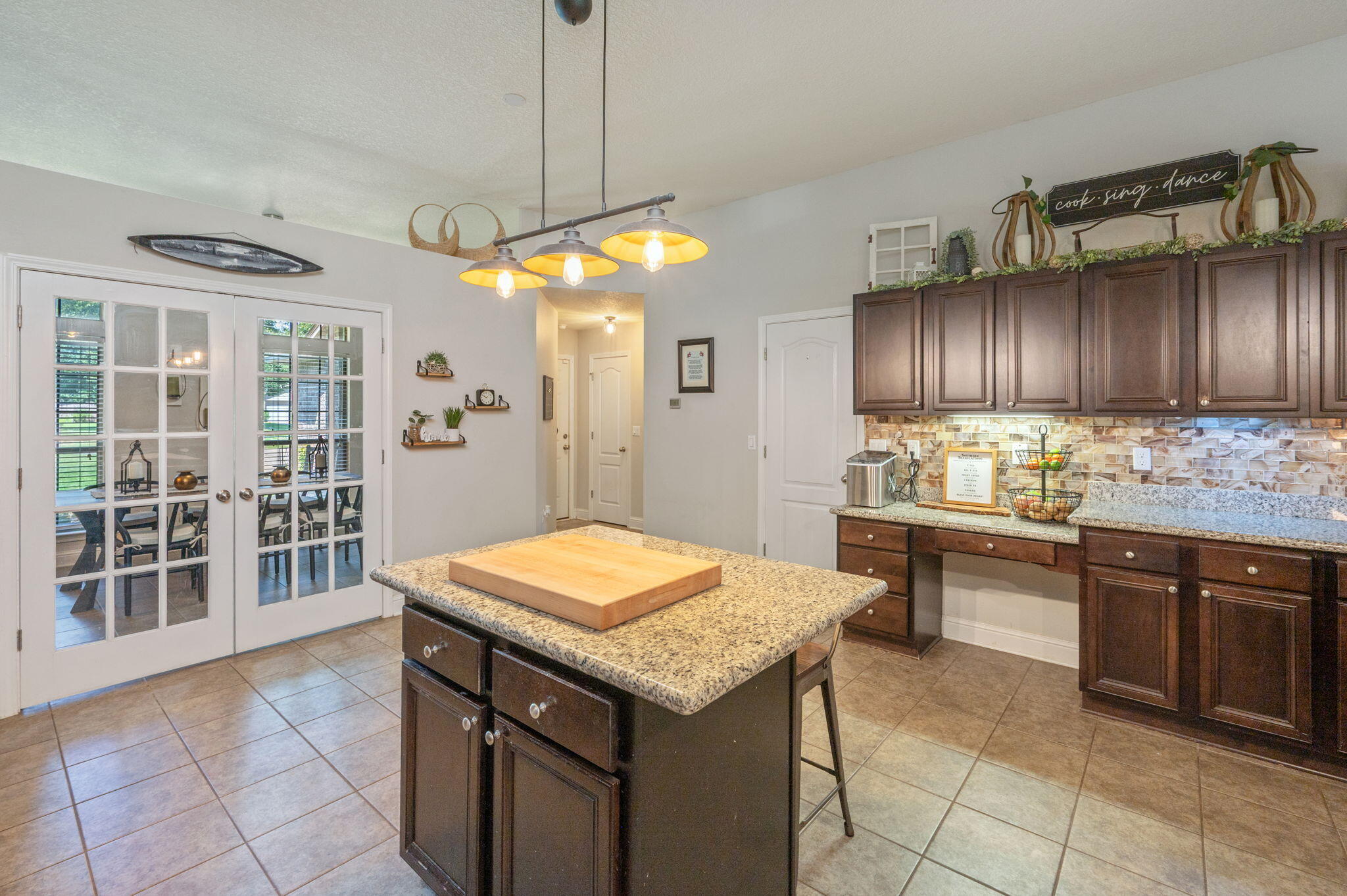 SILVER SPRINGS EST - Residential