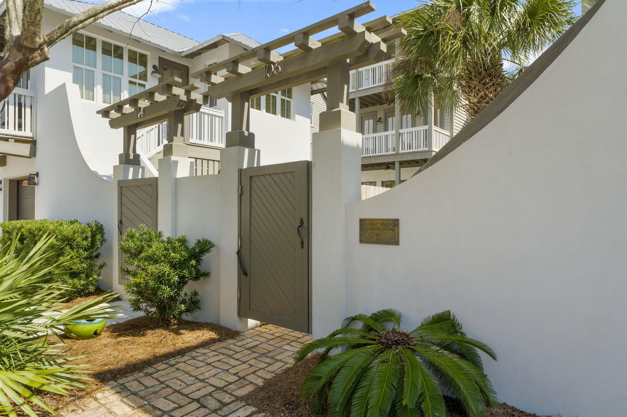 COSTA CARINA - Residential