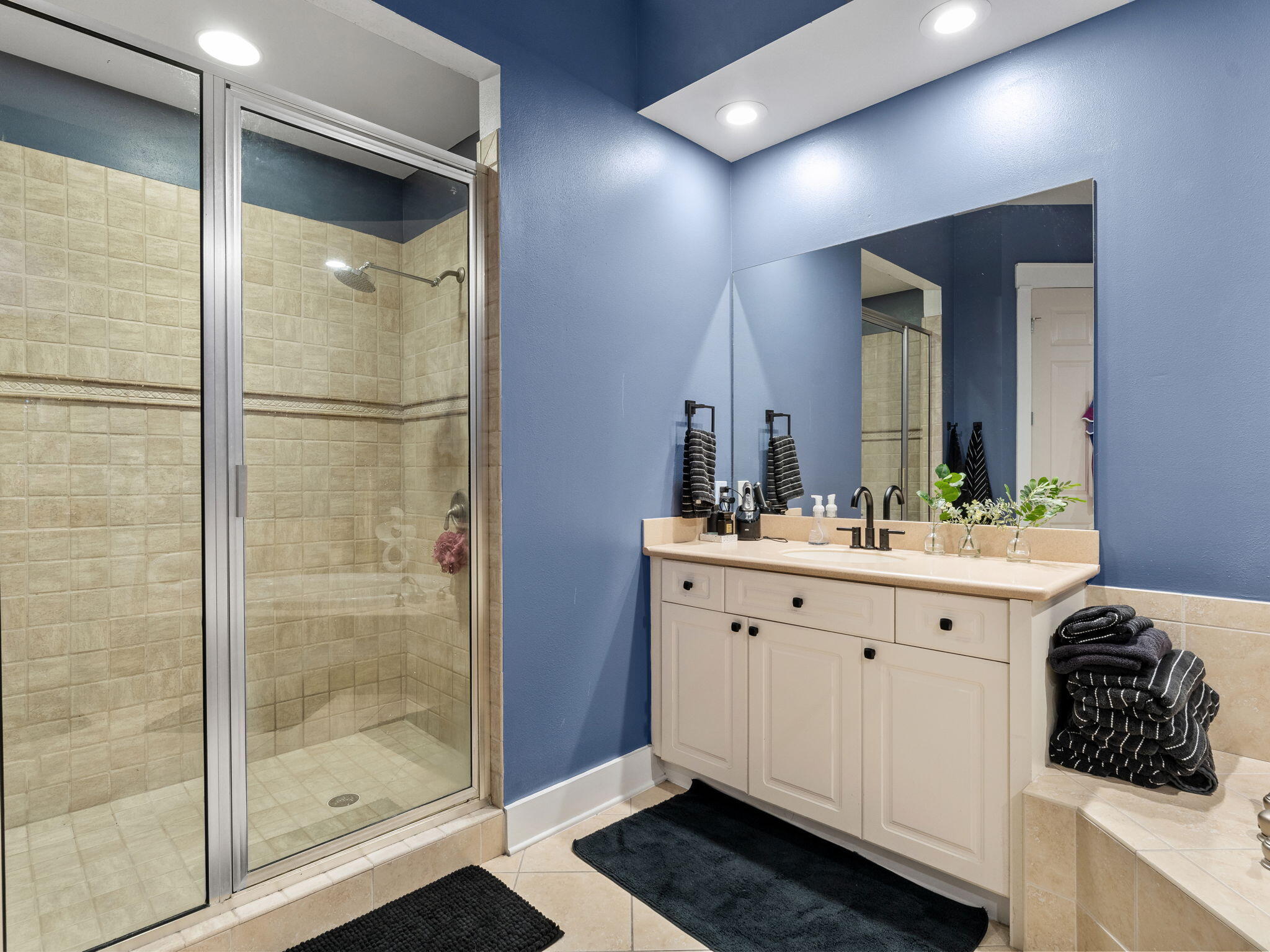 REGATTA BAY GOLF VILLAS - Residential