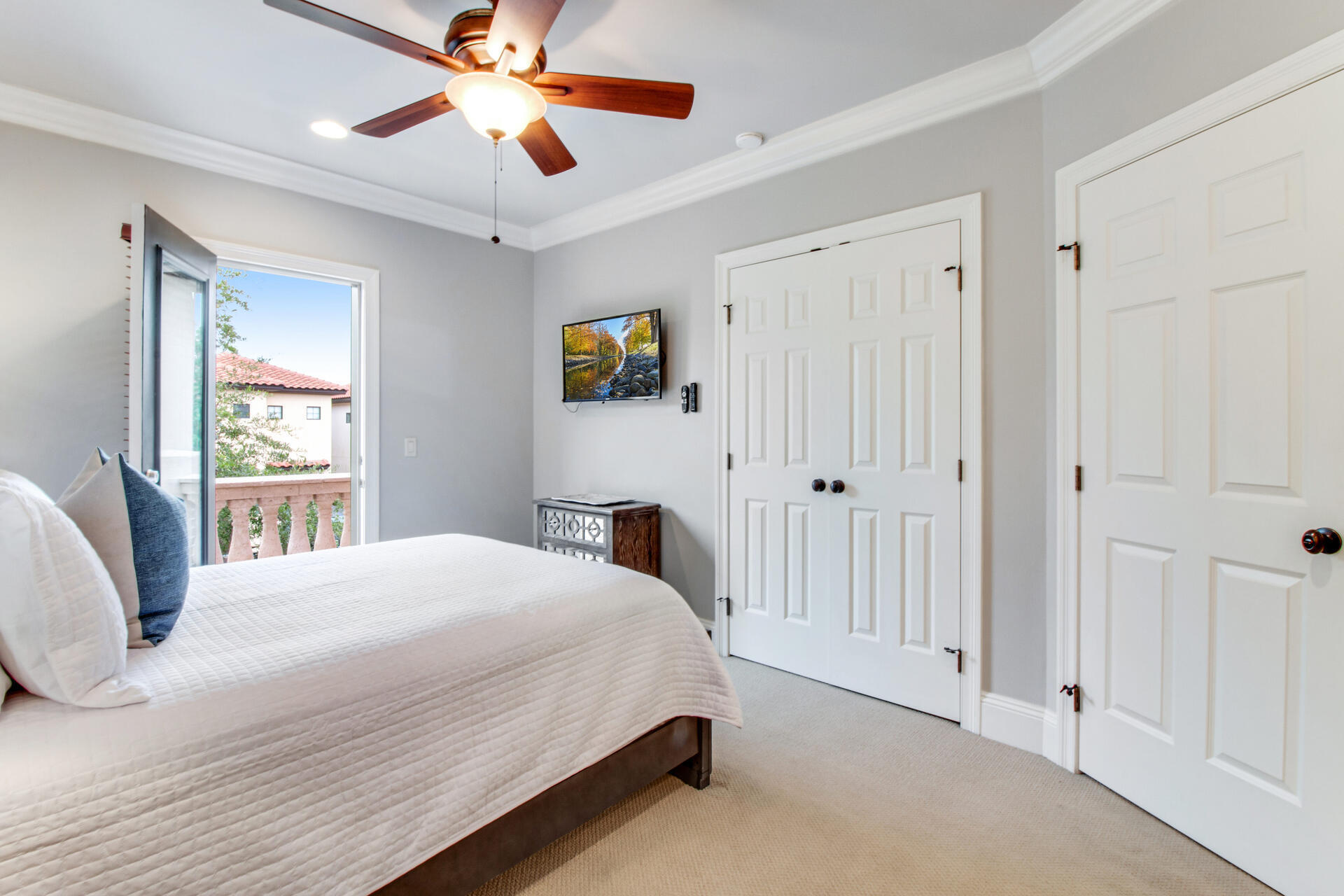 Villa Lago - Residential