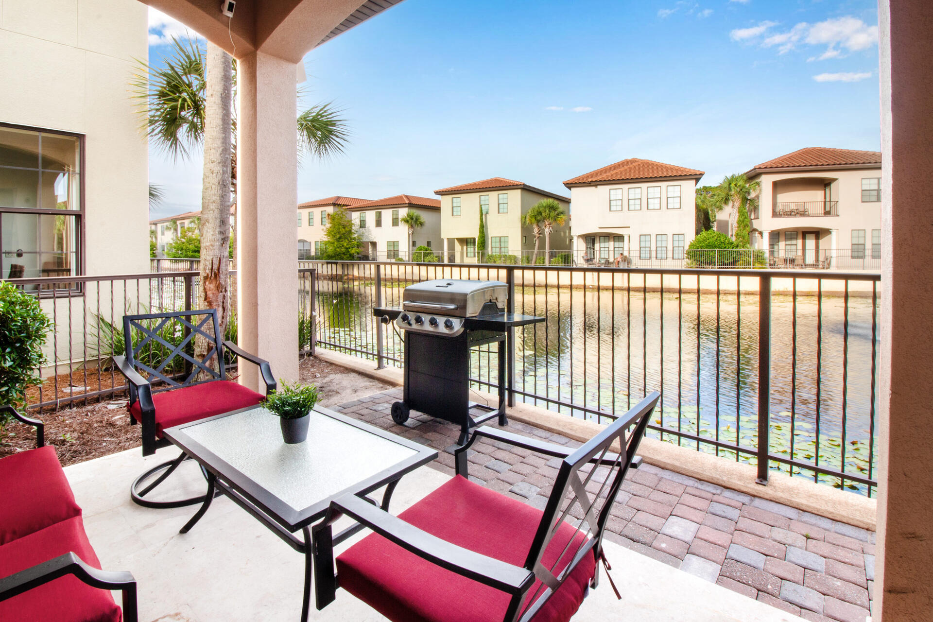 Villa Lago - Residential