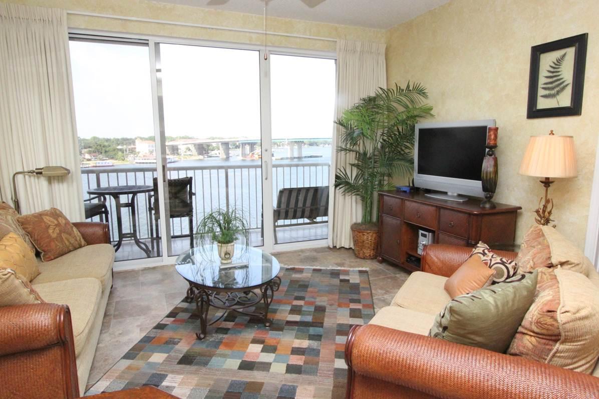 PALM COURT YACHT CLUB - Residential