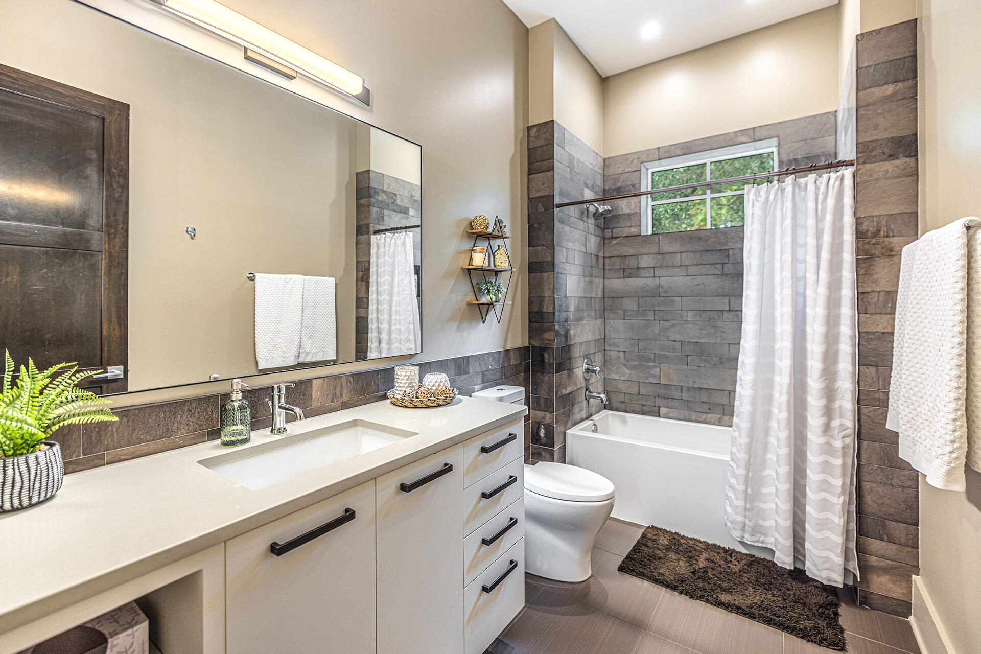 Grand Pointe Manor - Residential