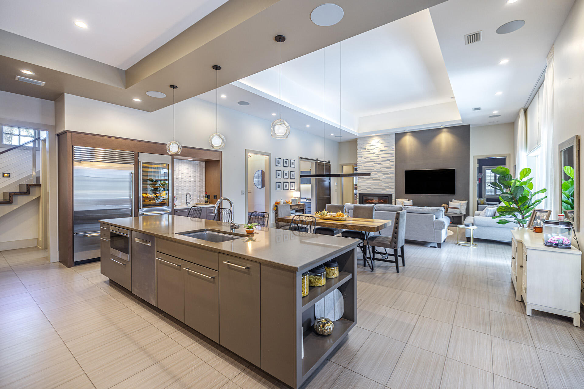 Grand Pointe Manor - Residential