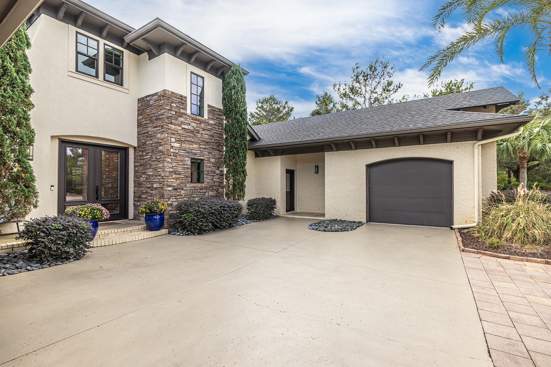 Grand Pointe Manor - Residential