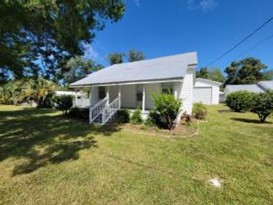 Perfect cozy cottage size home just a 3 blocks off the Lake yard in DeFuniak Springs, FL.  Home has been well maintained by the same family for many years. Make it yours now and own some of the history of North Walton County.   Call today for an appointment to view the property.