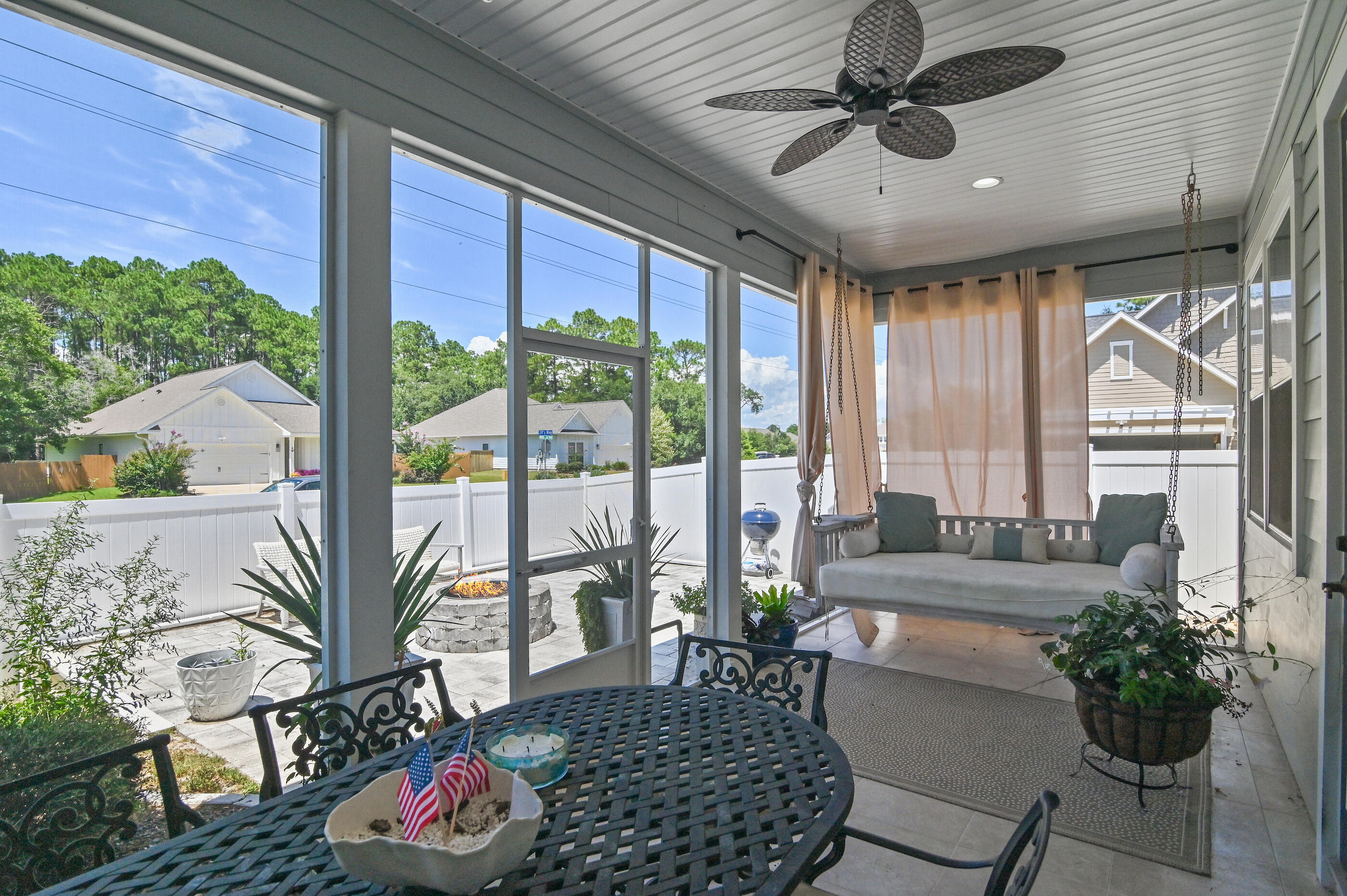 PARADISE COVE - Residential