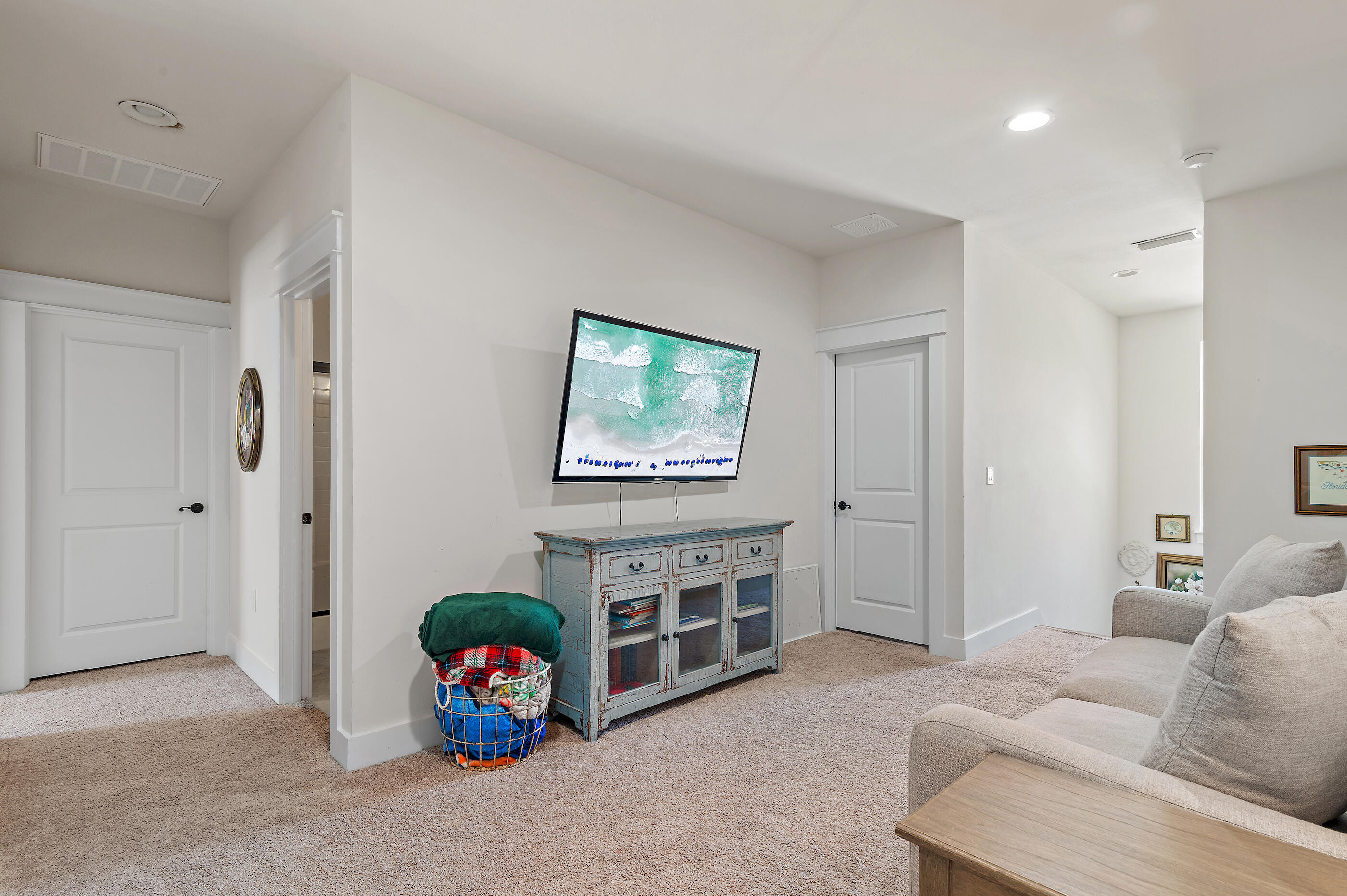 PARADISE COVE - Residential