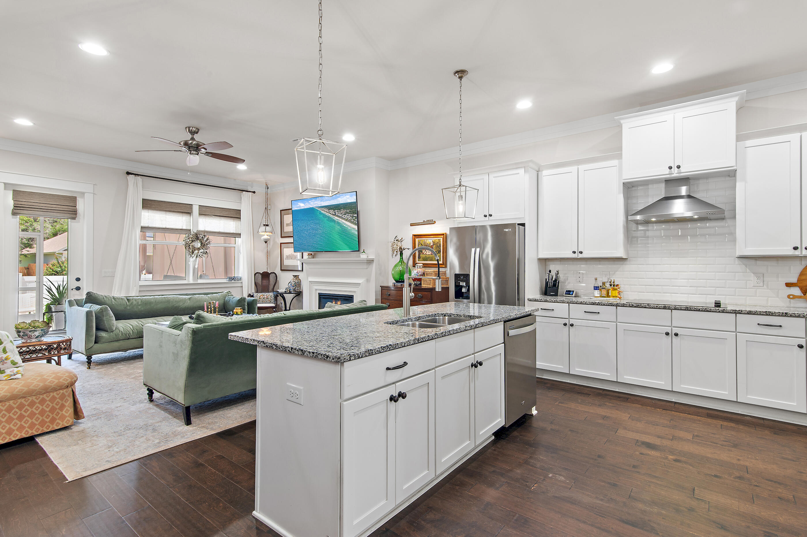 PARADISE COVE - Residential