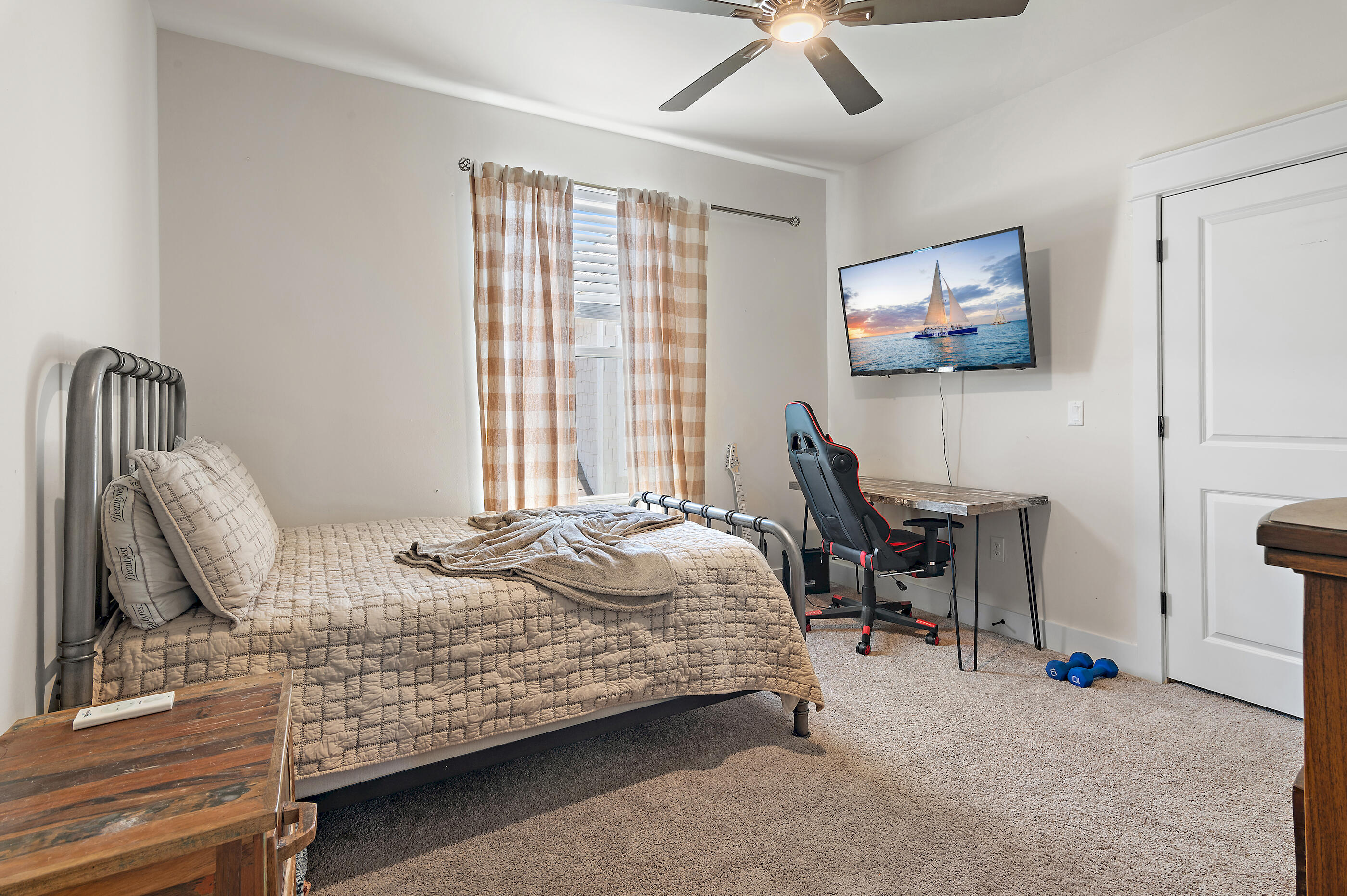 PARADISE COVE - Residential
