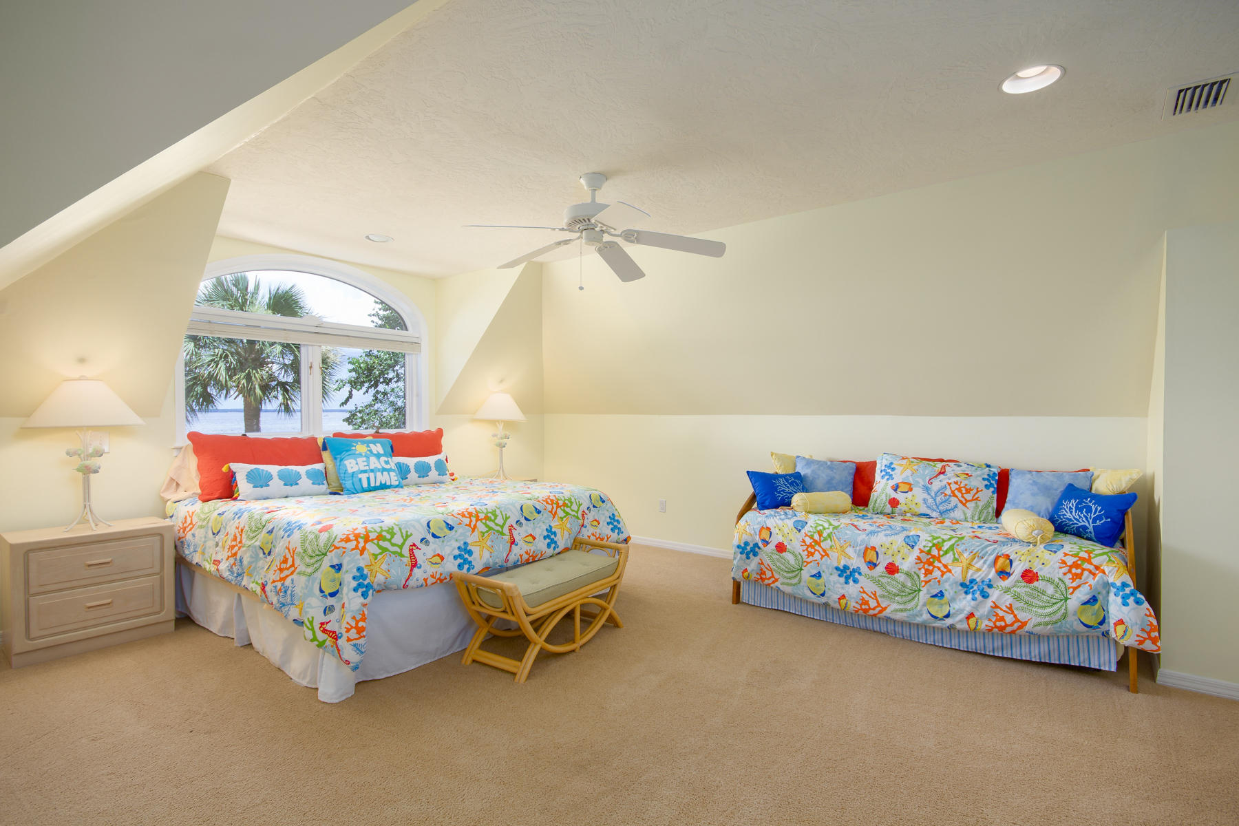 TIDES END - Residential