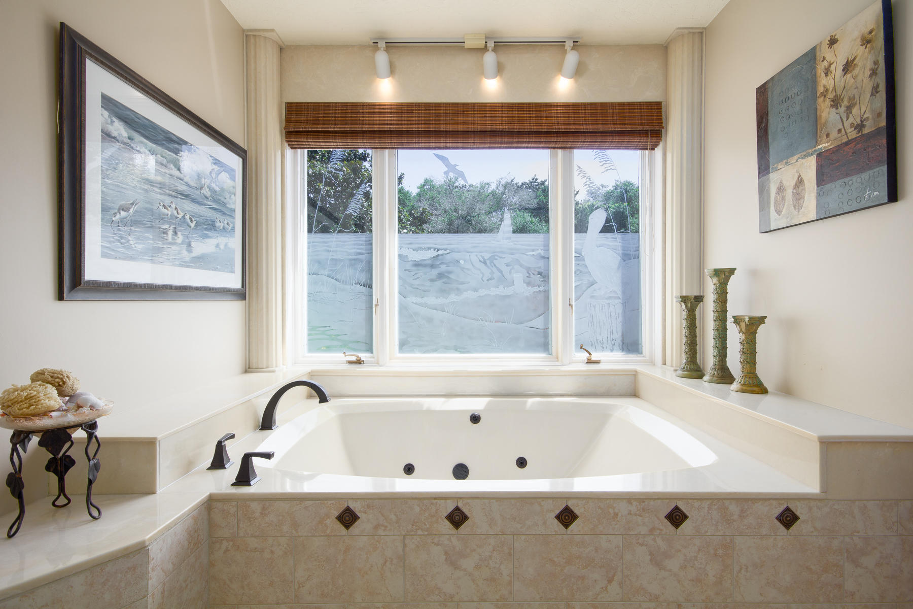 TIDES END - Residential