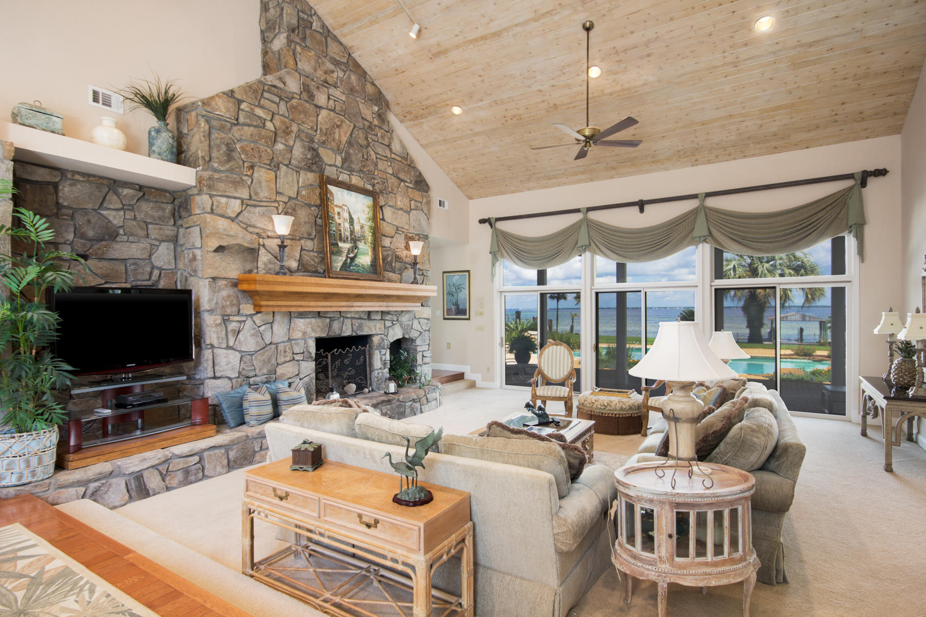 TIDES END - Residential