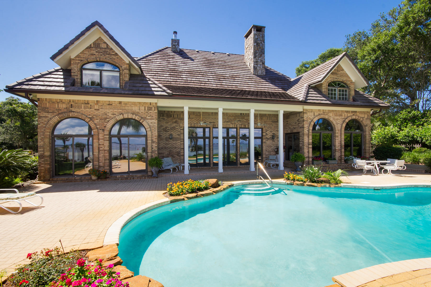 TIDES END - Residential