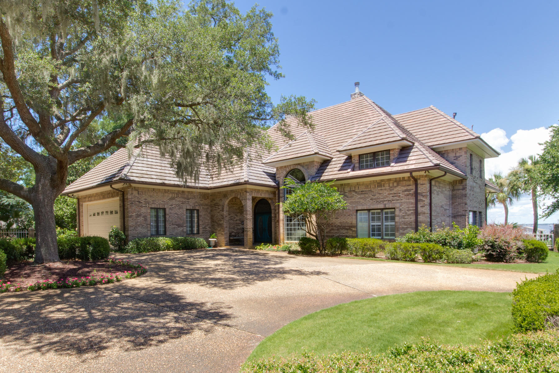 TIDES END - Residential