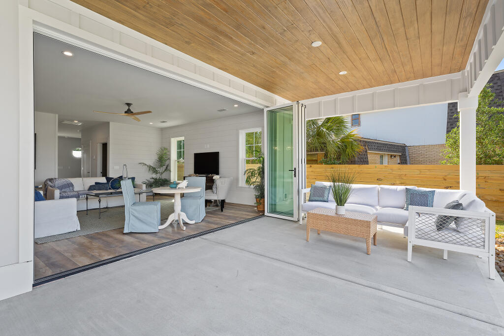 HOLIDAY BEACH UNIT 07 - Residential