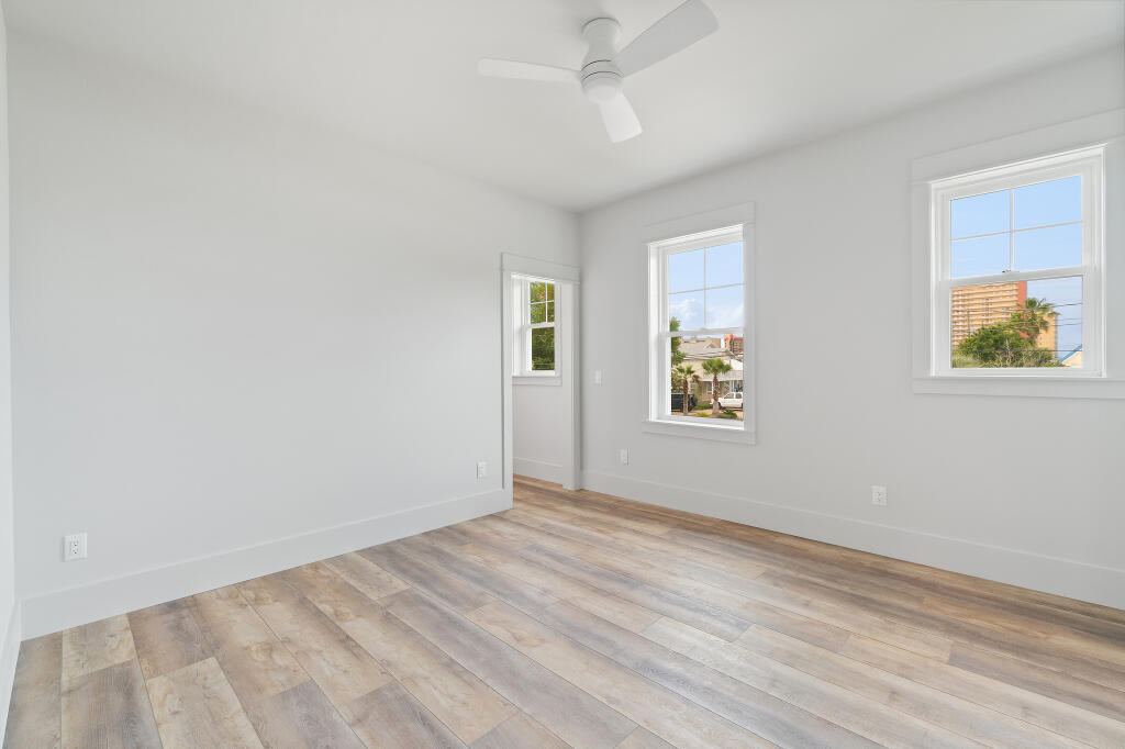 HOLIDAY BEACH UNIT 07 - Residential