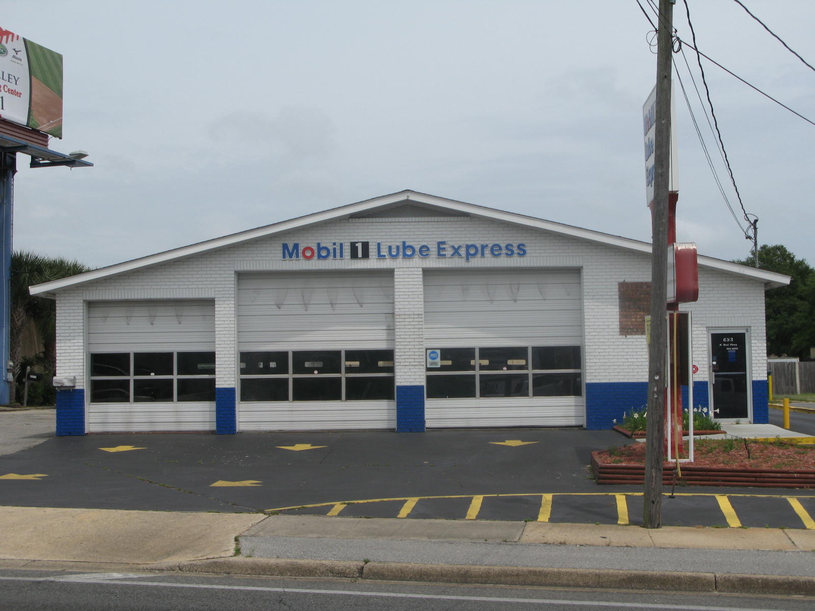 former Mobil 1 oil change, small office, 2 lube pits, car lift, 3 roll up doors on front and rear with (4) 12'x12' and (2) 10'x10'. Traffic count is 51,000 cars per day. Could be converted to a different retail use.