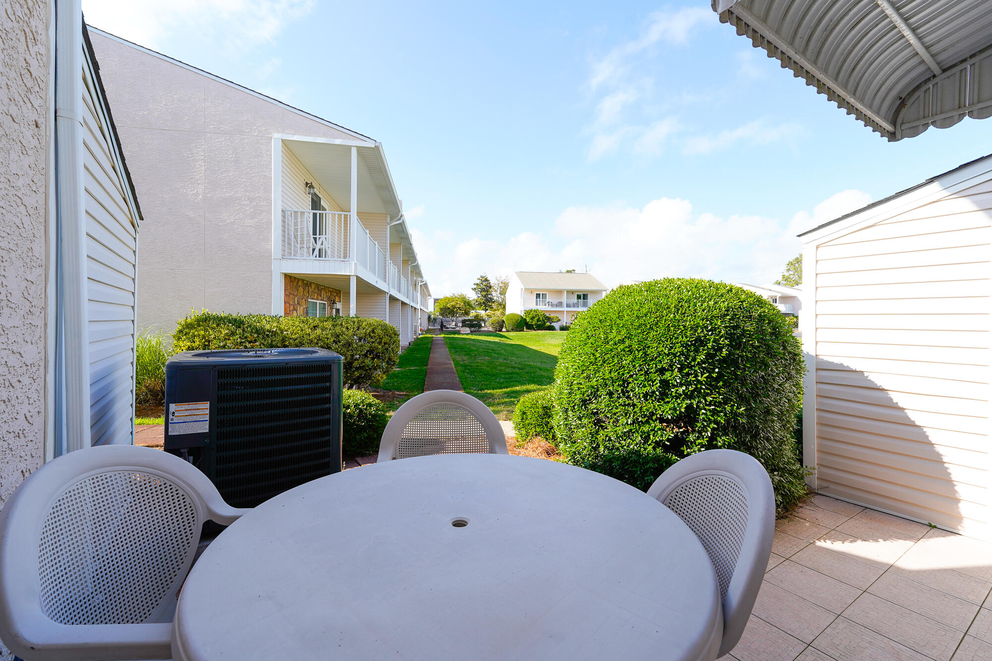 WOODLAND SHORES TOWNHOMES PHASE IV - Residential