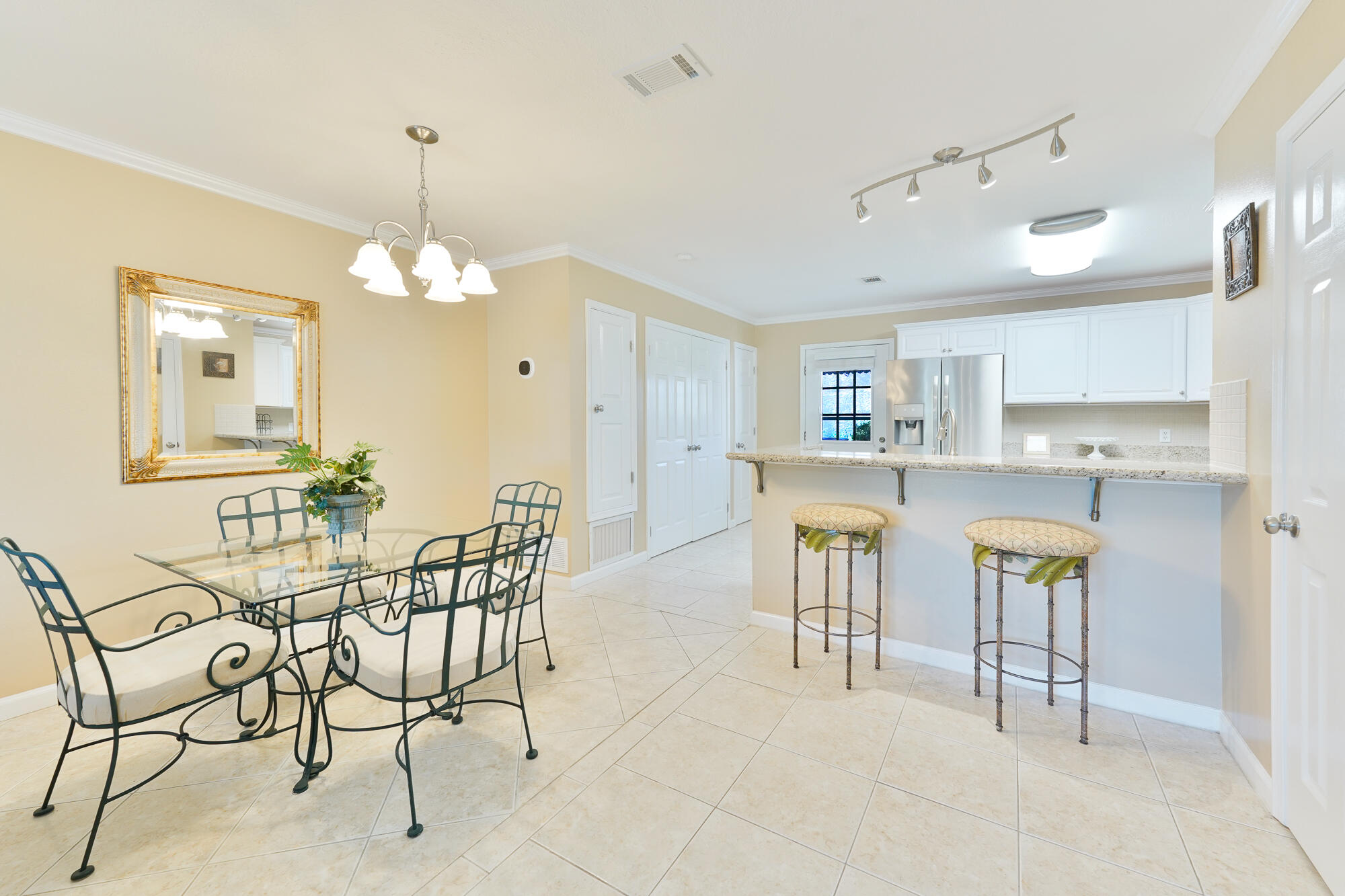 WOODLAND SHORES TOWNHOMES PHASE IV - Residential