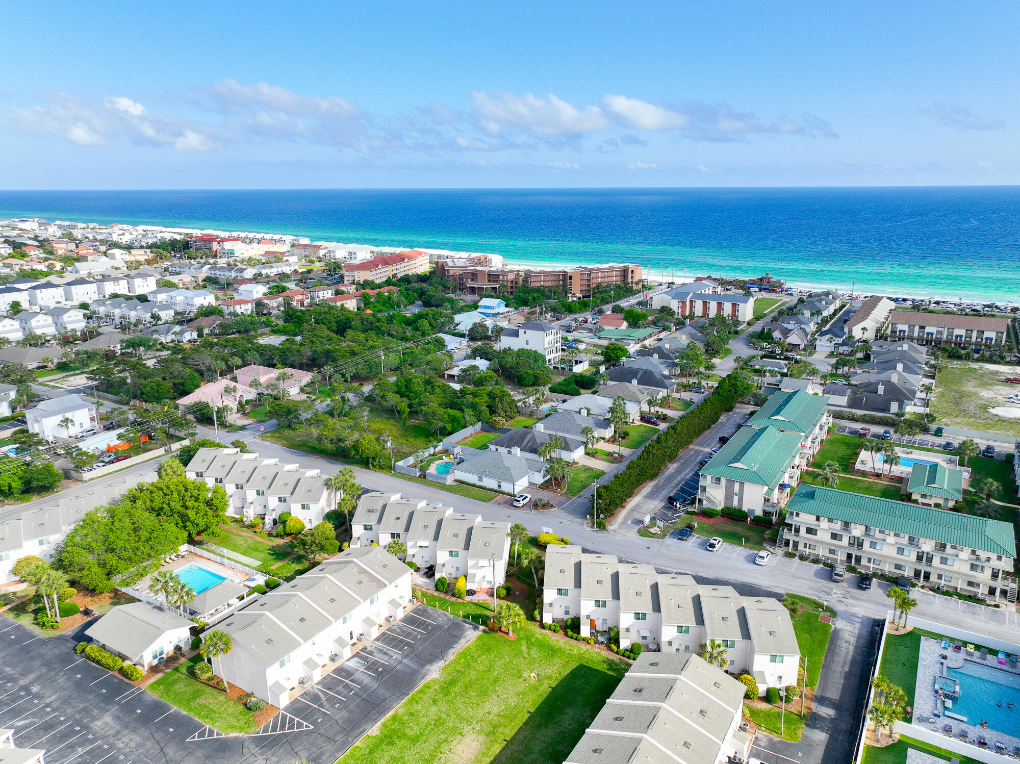 WOODLAND SHORES TOWNHOMES PHASE IV - Residential