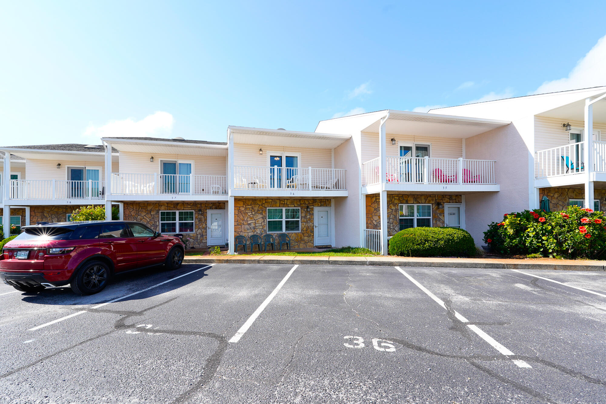 WOODLAND SHORES TOWNHOMES PHASE IV - Residential