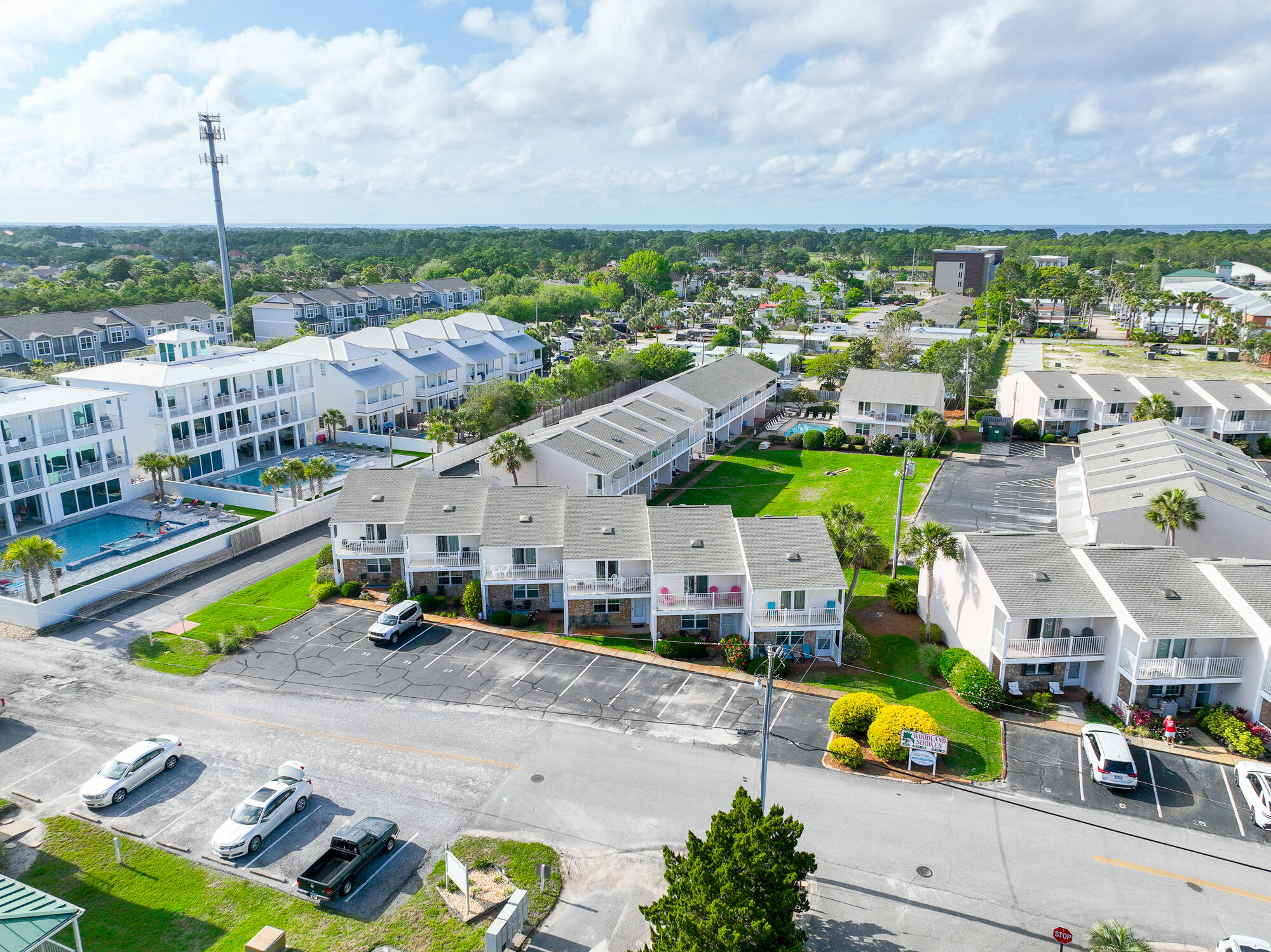 WOODLAND SHORES TOWNHOMES PHASE IV - Residential