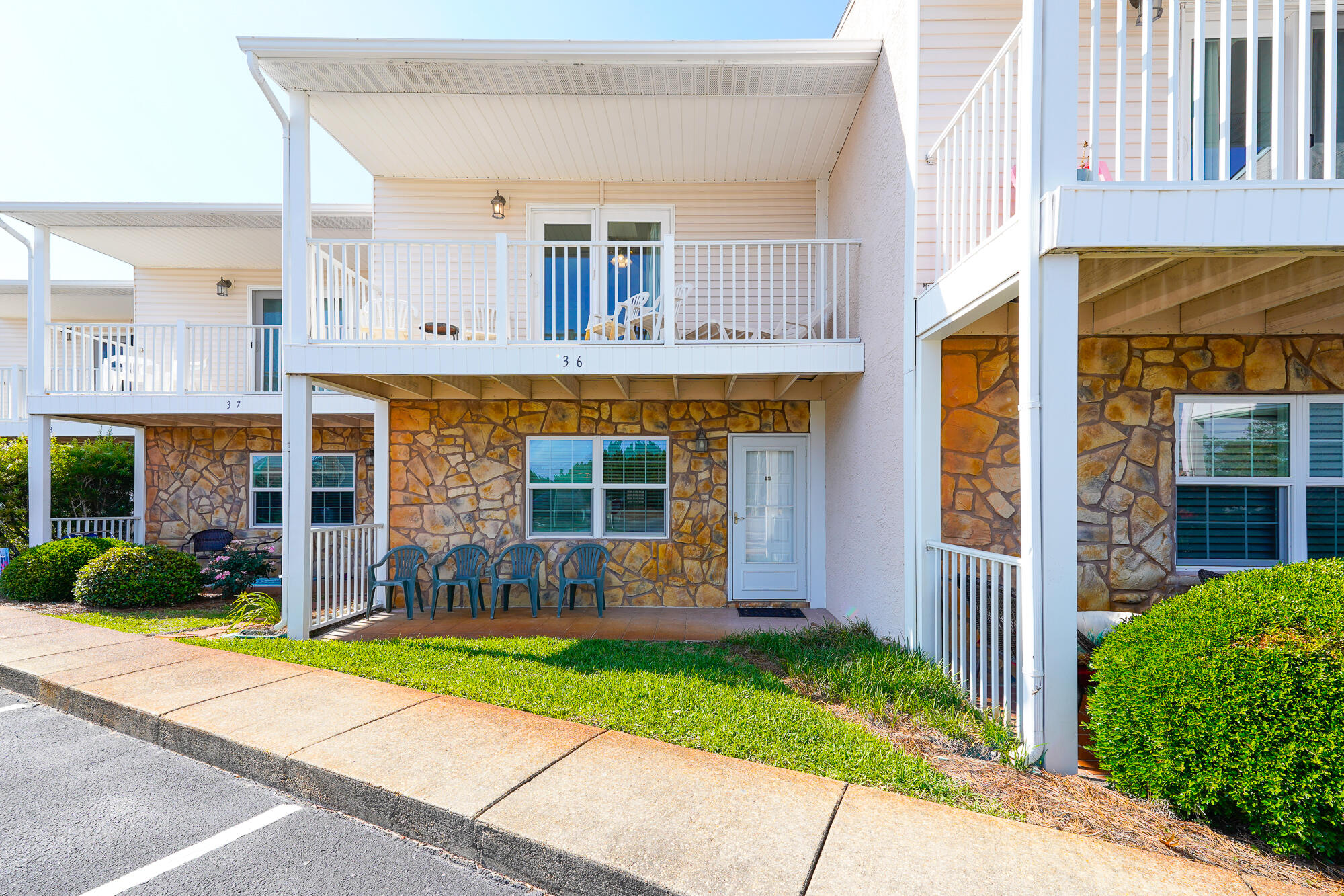 WOODLAND SHORES TOWNHOMES PHASE IV - Residential