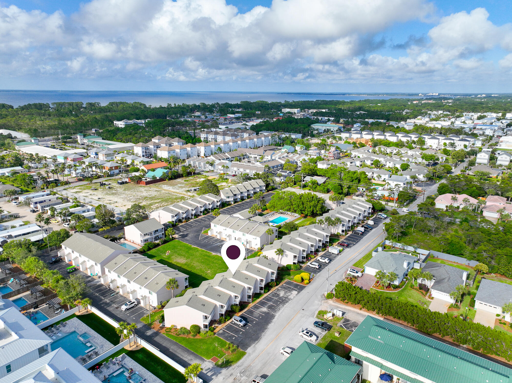 WOODLAND SHORES TOWNHOMES PHASE IV - Residential