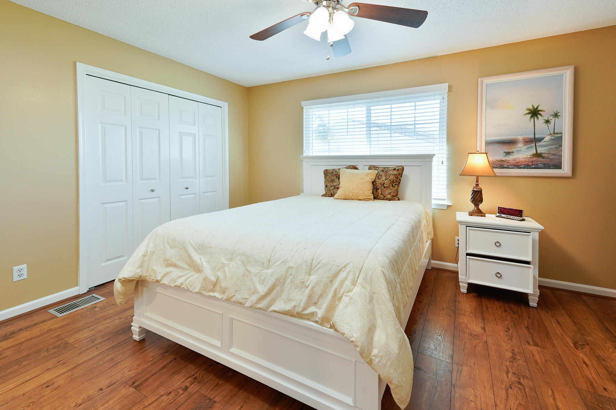 WOODLAND SHORES TOWNHOMES PHASE IV - Residential