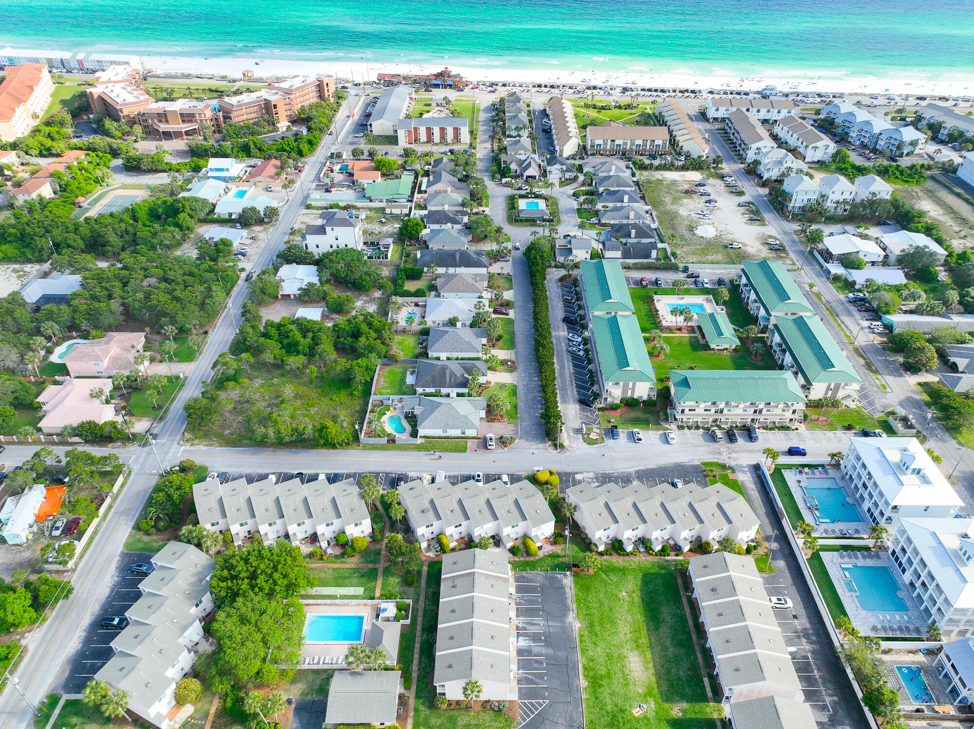 WOODLAND SHORES TOWNHOMES PHASE IV - Residential