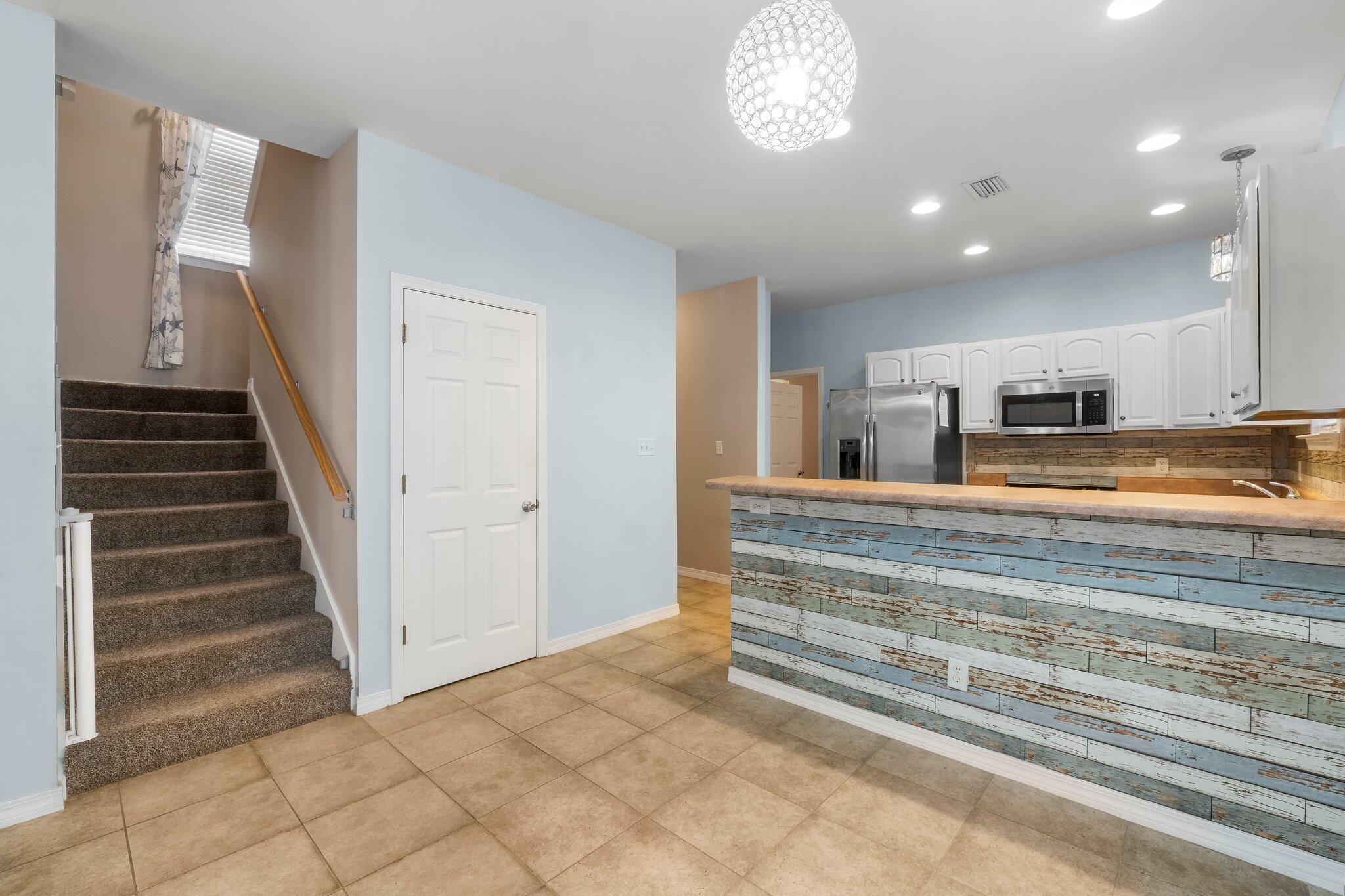 ENCHANTED ESTATES - Residential Lease