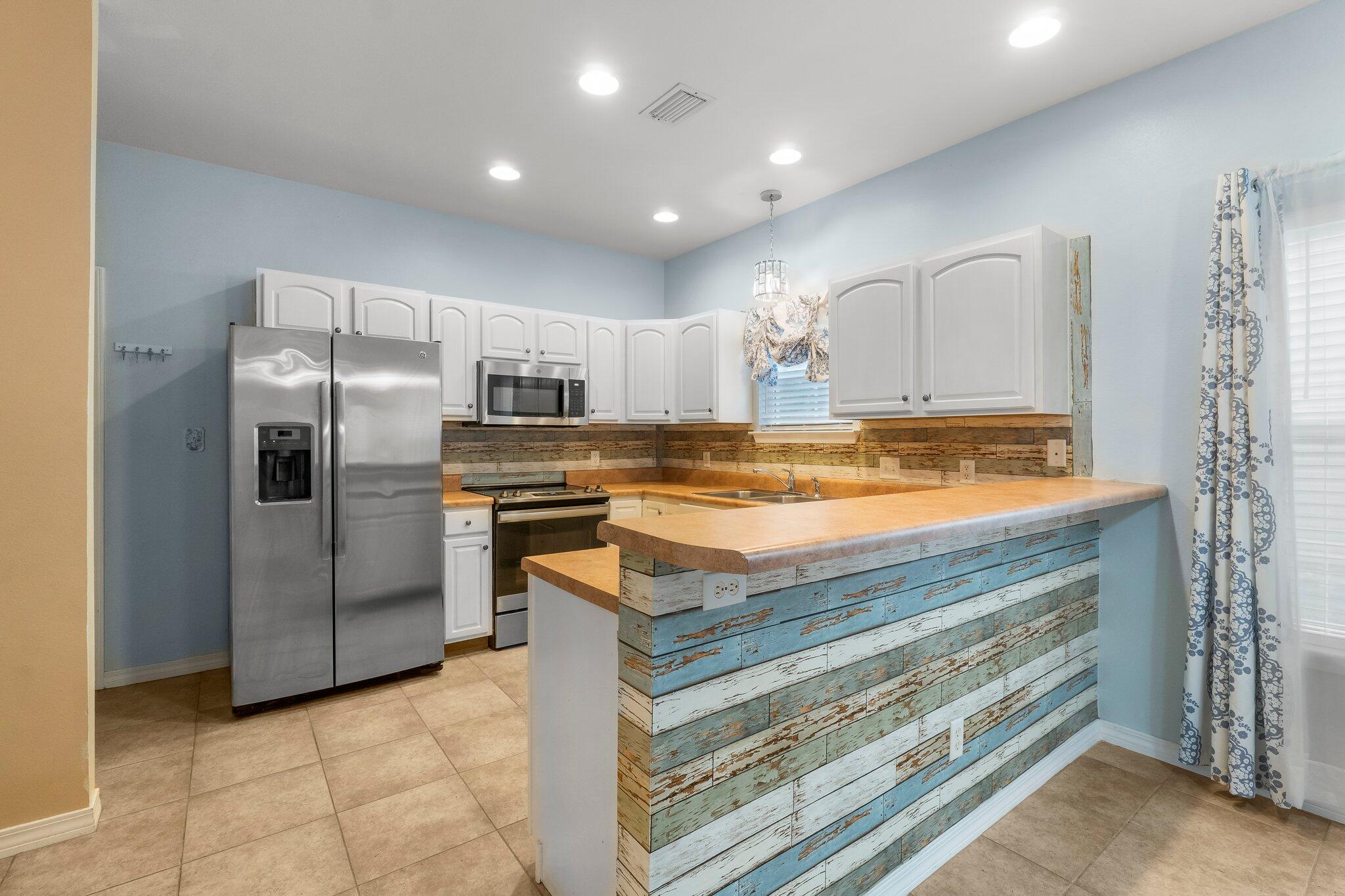 ENCHANTED ESTATES - Residential Lease