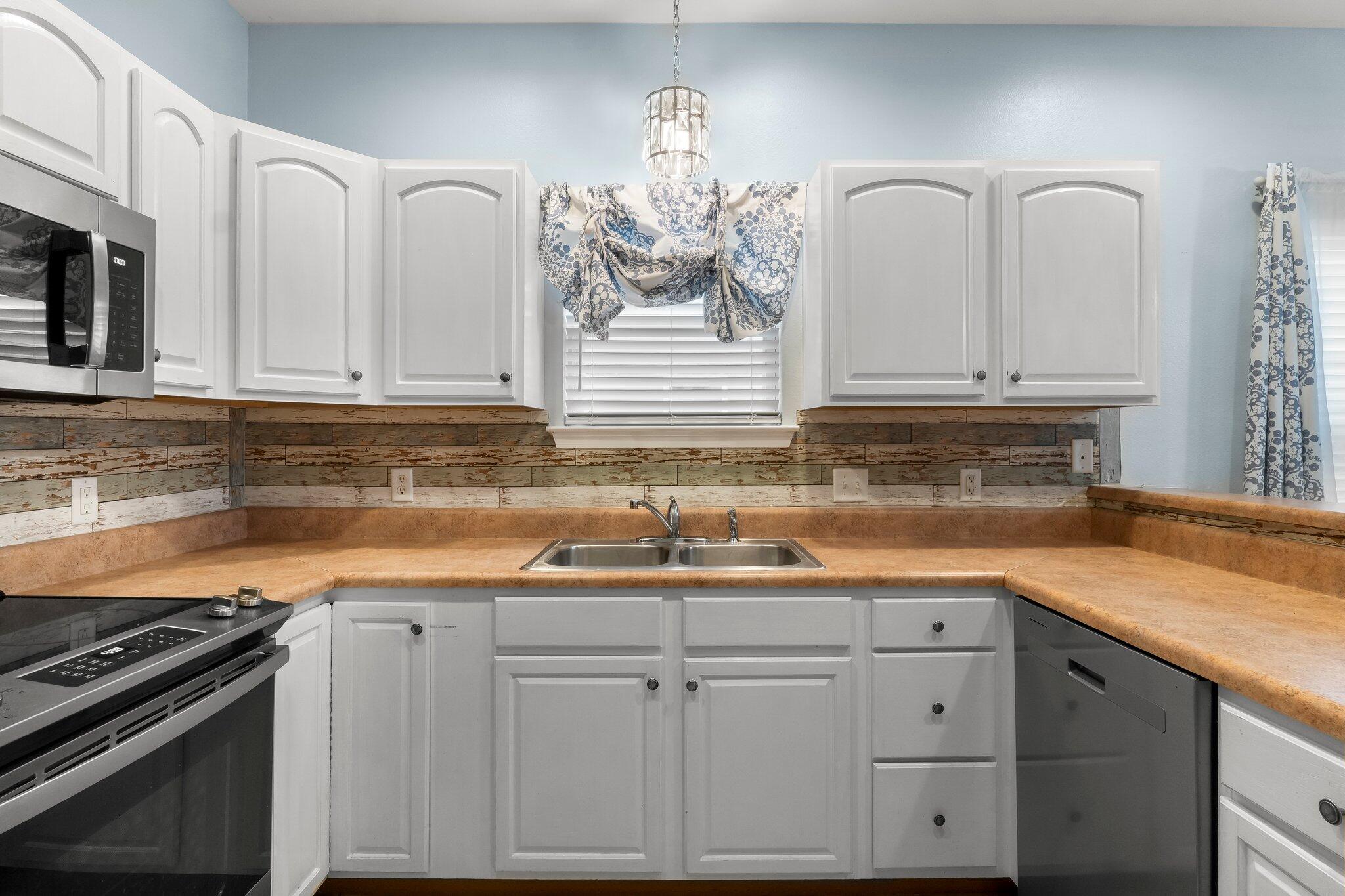 ENCHANTED ESTATES - Residential Lease