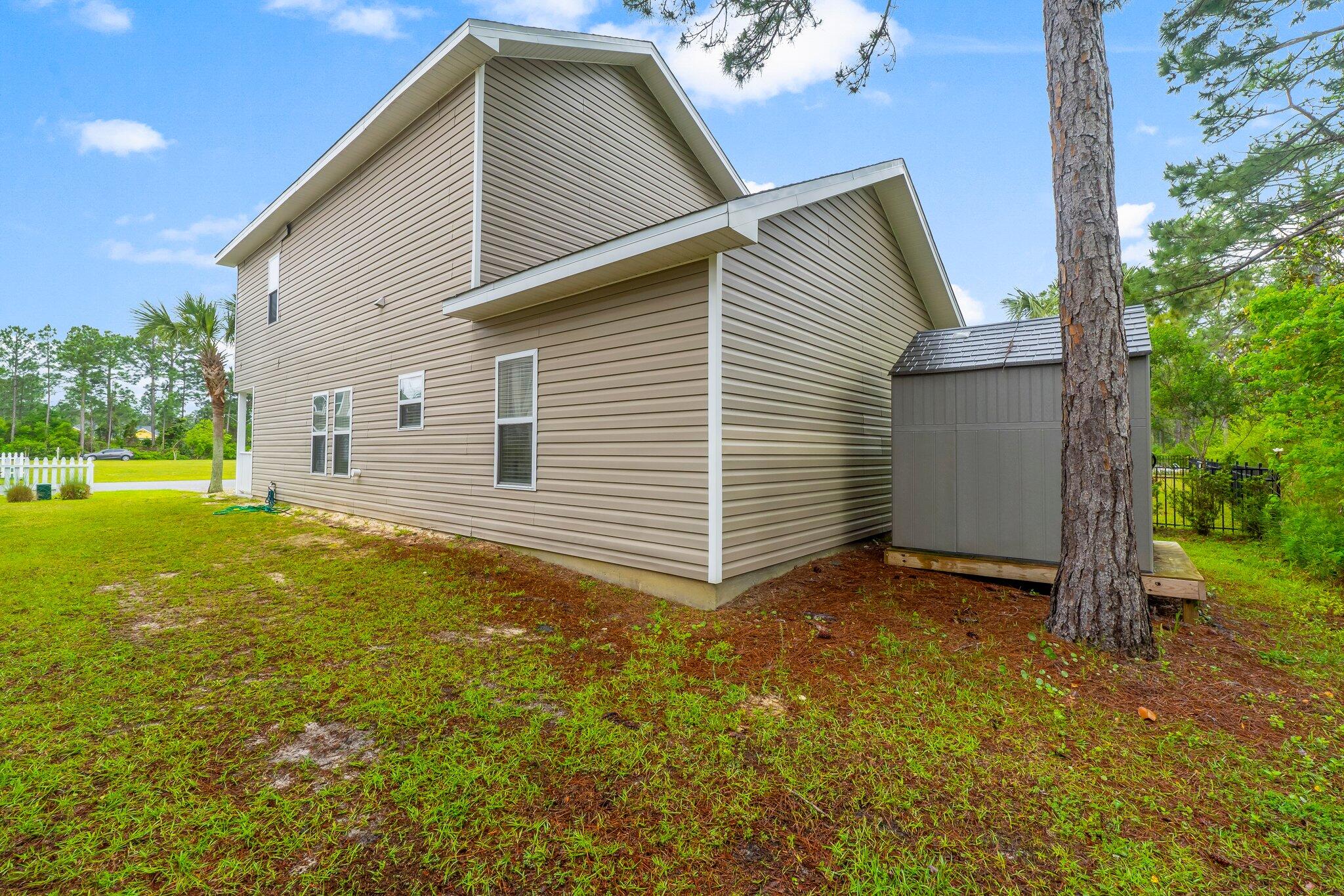 ENCHANTED ESTATES - Residential Lease