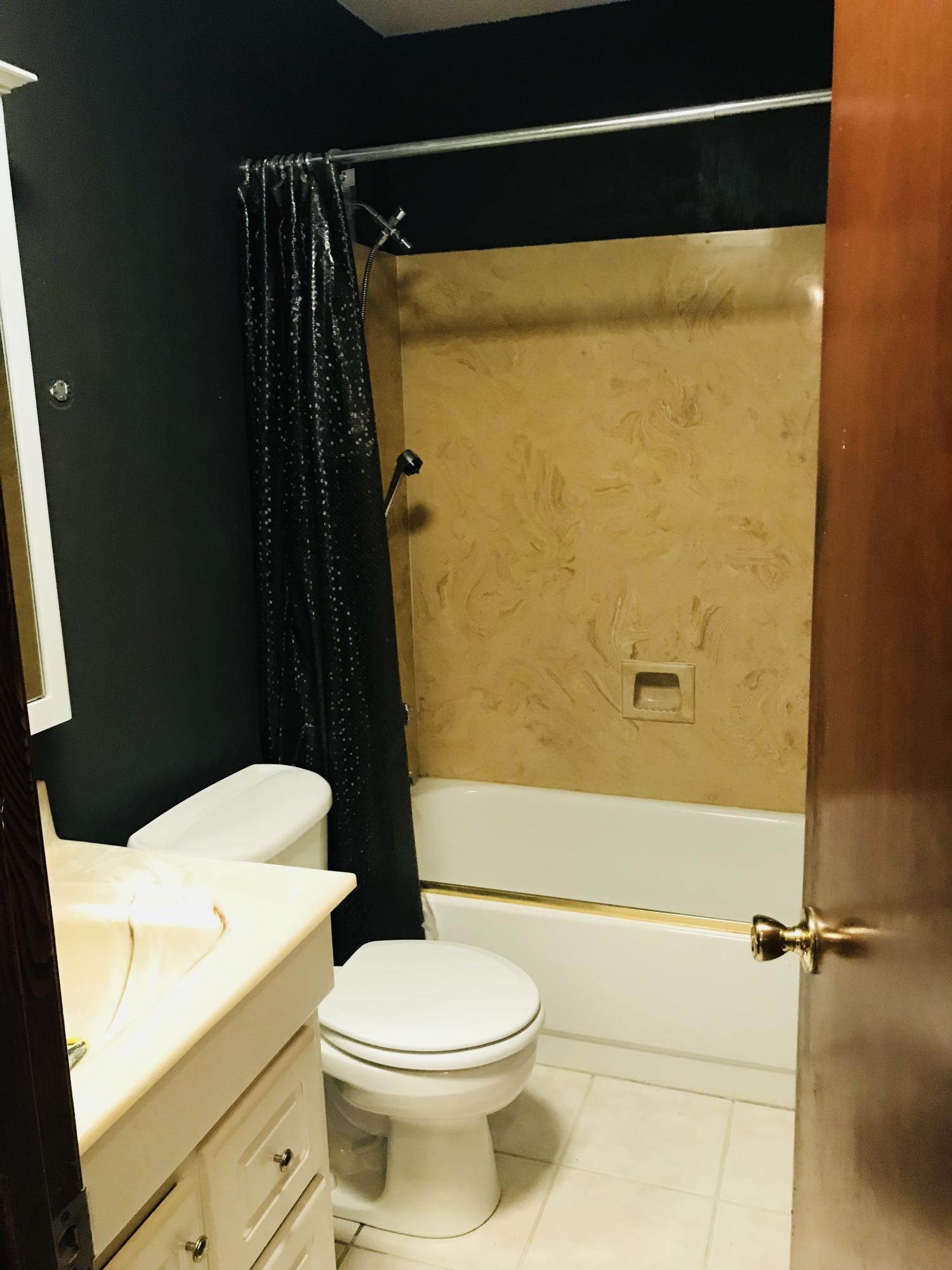 VALPARAISO PINECREST 2 - Residential Lease