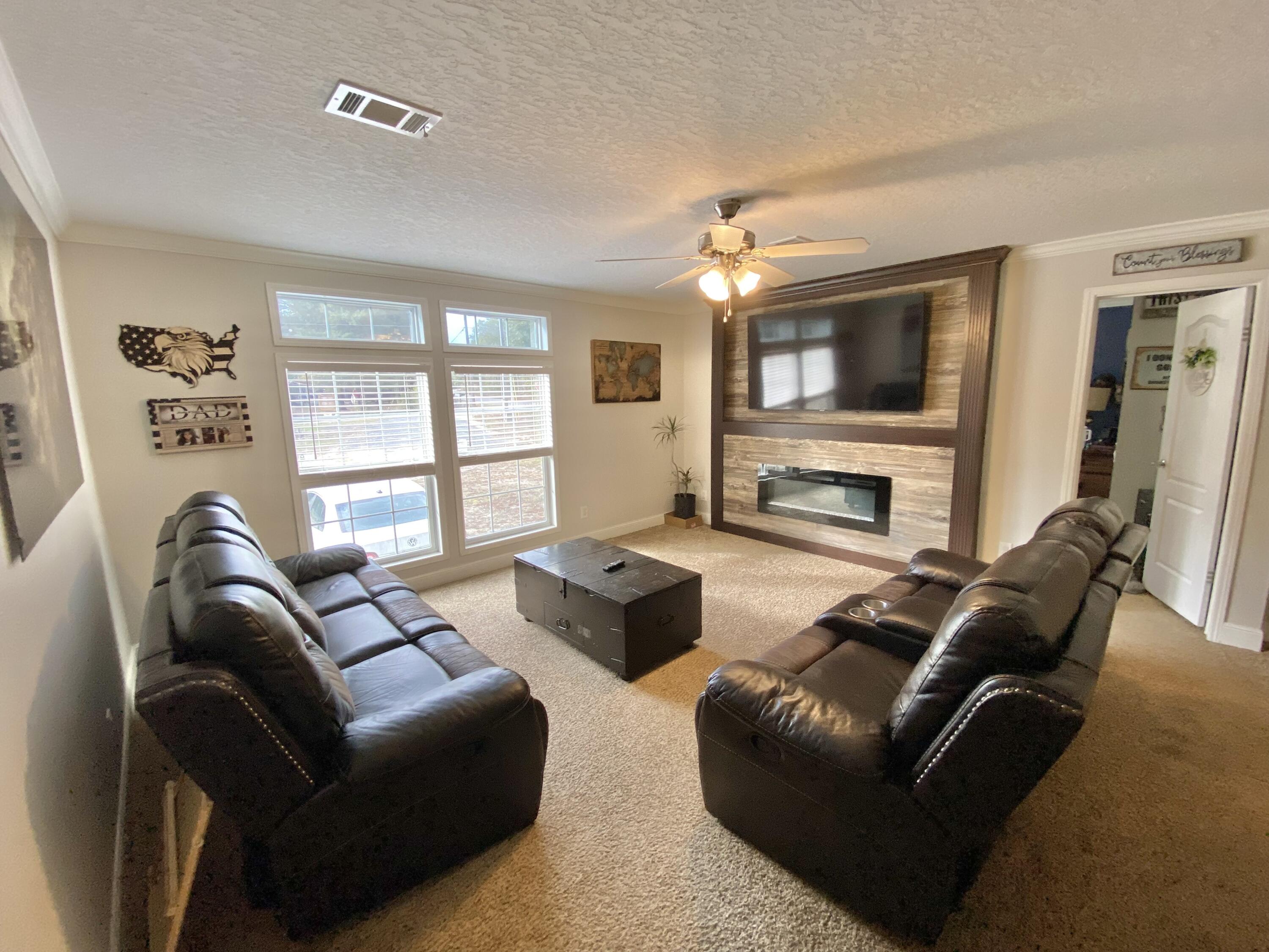 Juniper Lake Estates, Unit 6 of Oakwood Hills - Residential