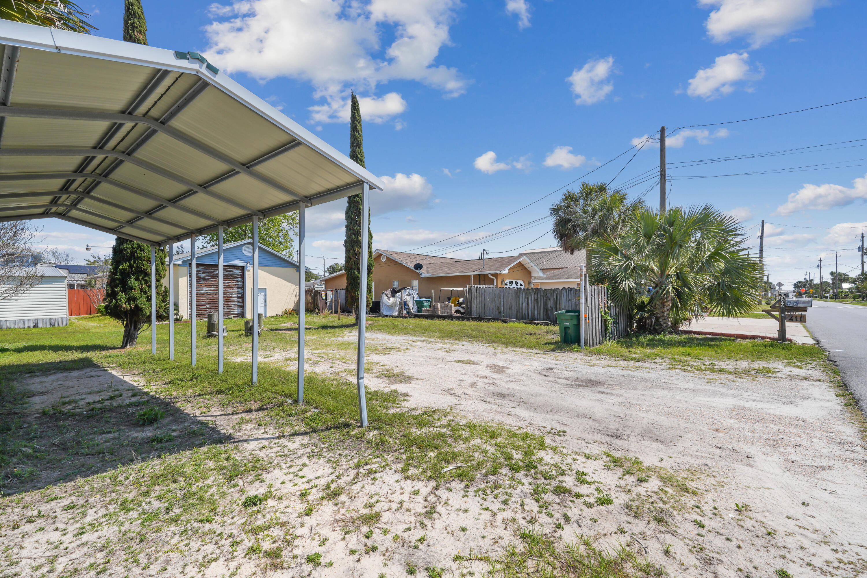 NO RECORDED SUBDIVISION - Land