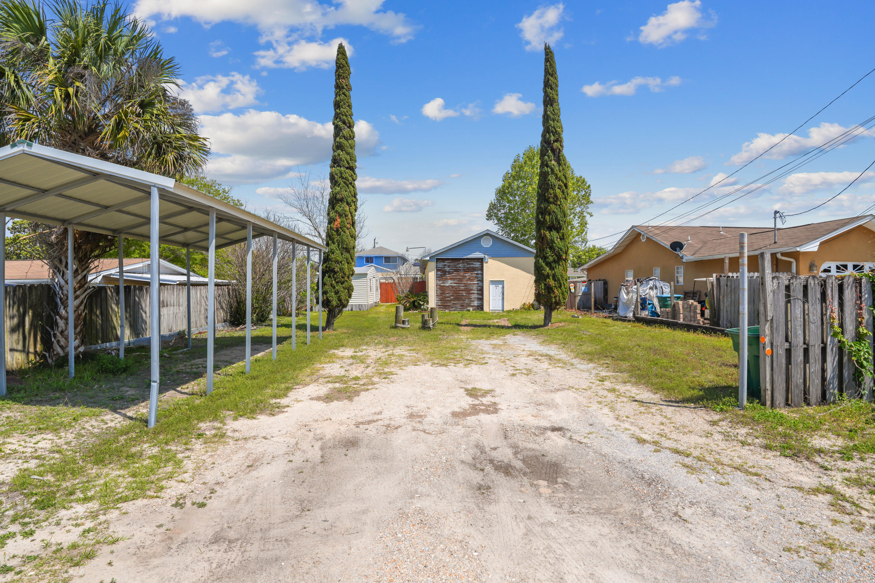 NO RECORDED SUBDIVISION - Land